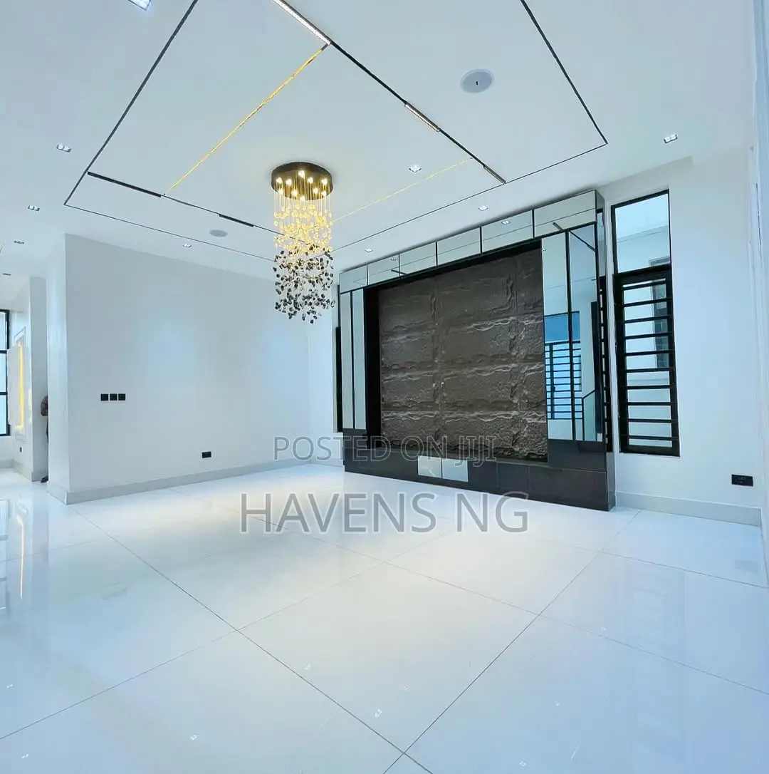5bdrm Duplex in Chevron for sale
