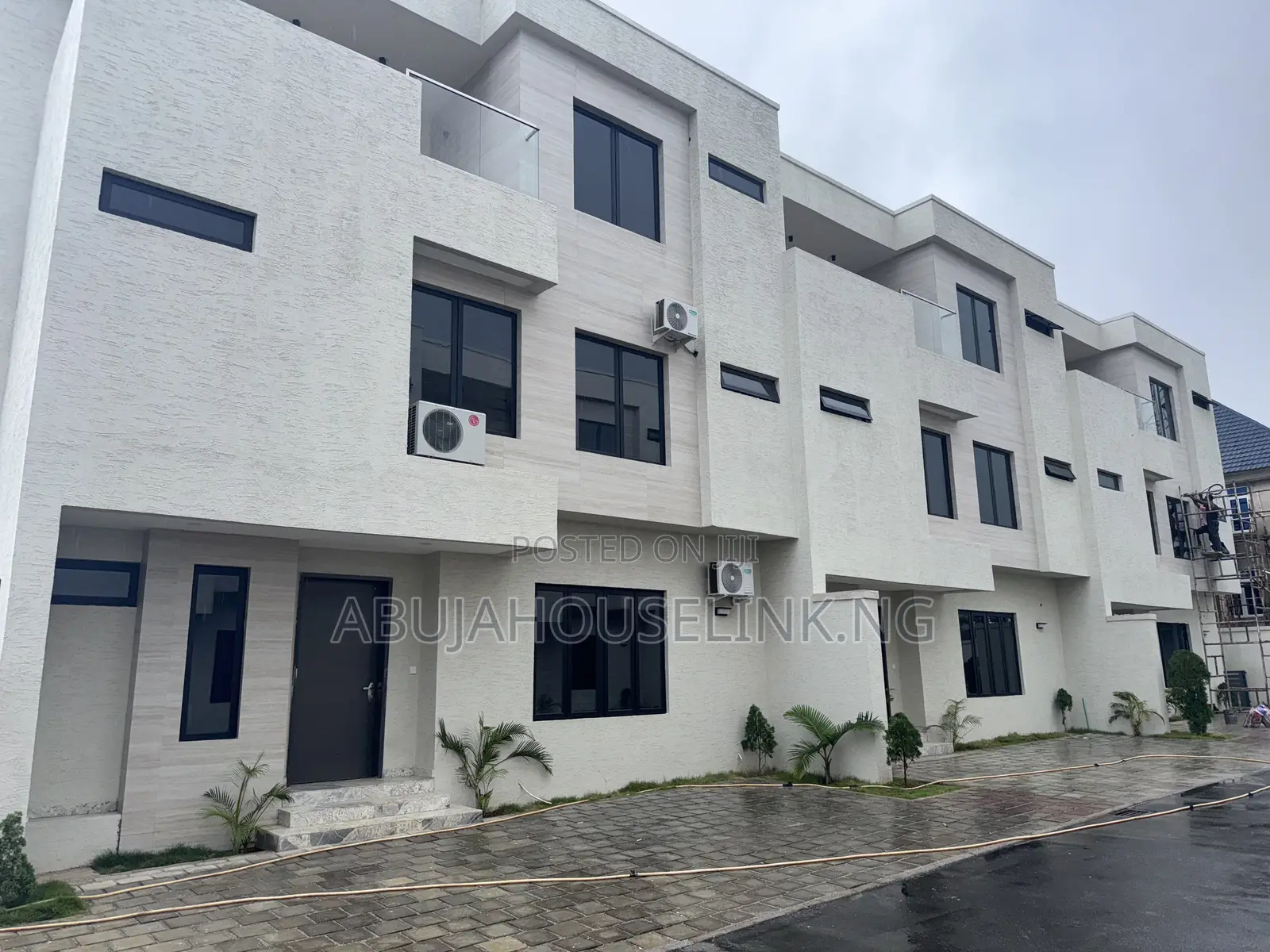 5bdrm Duplex in Jahi By Gilmore for sale