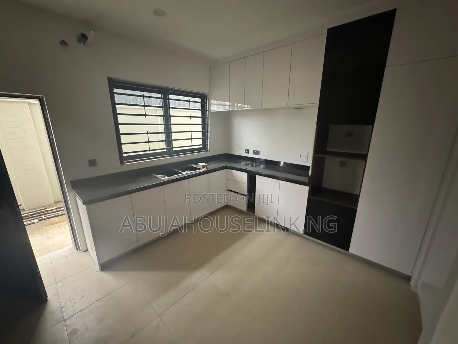 5bdrm Duplex in Jahi By Gilmore for sale