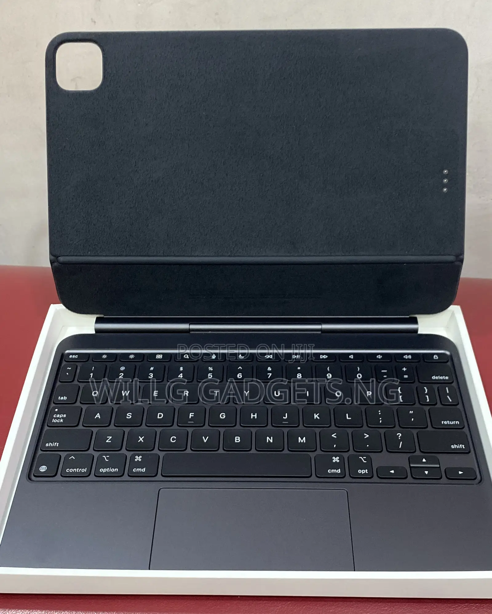 iPad Pro M4 Magic Keyboard