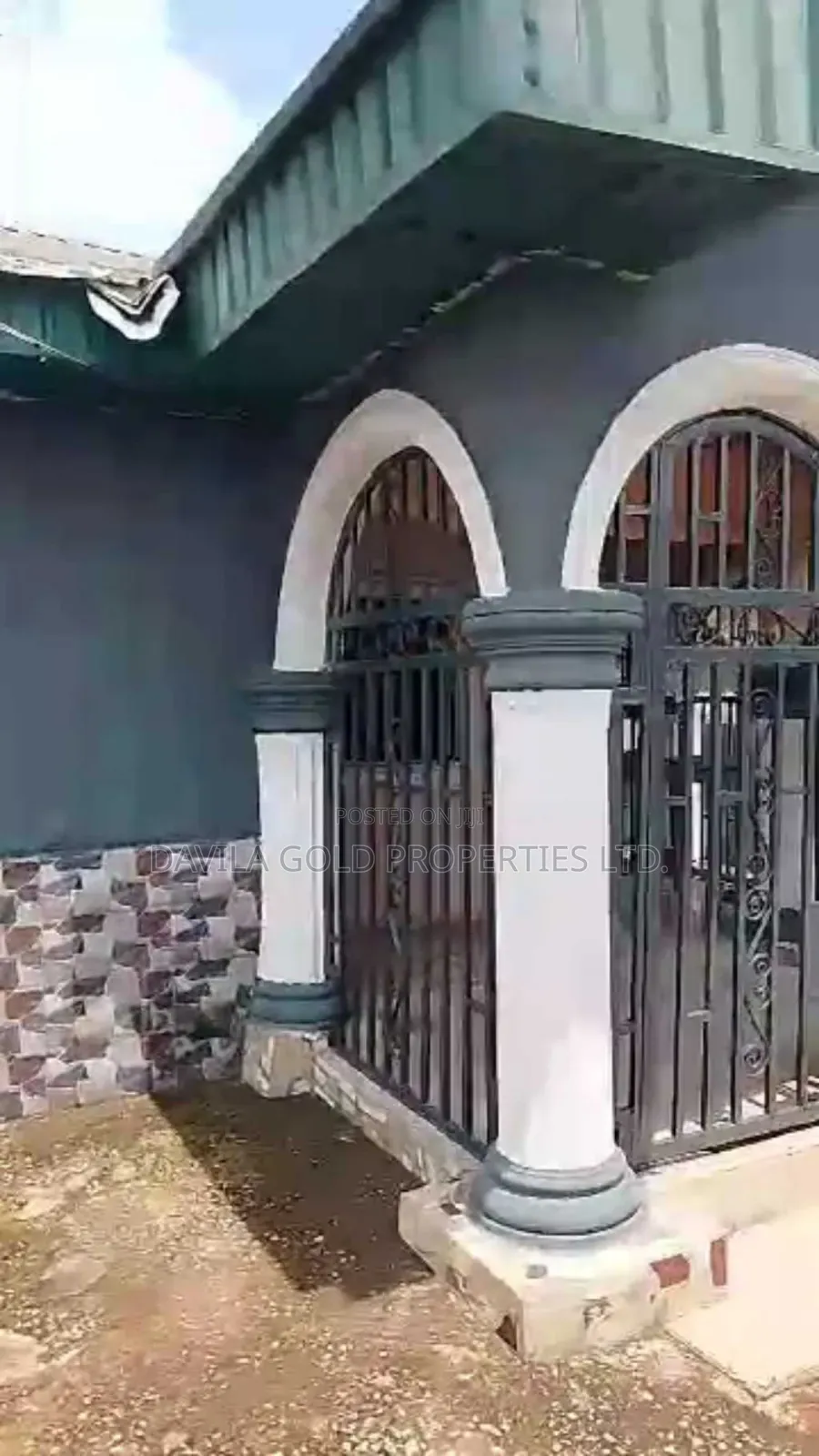 6bdrm Block of Flats in Benin City for sale