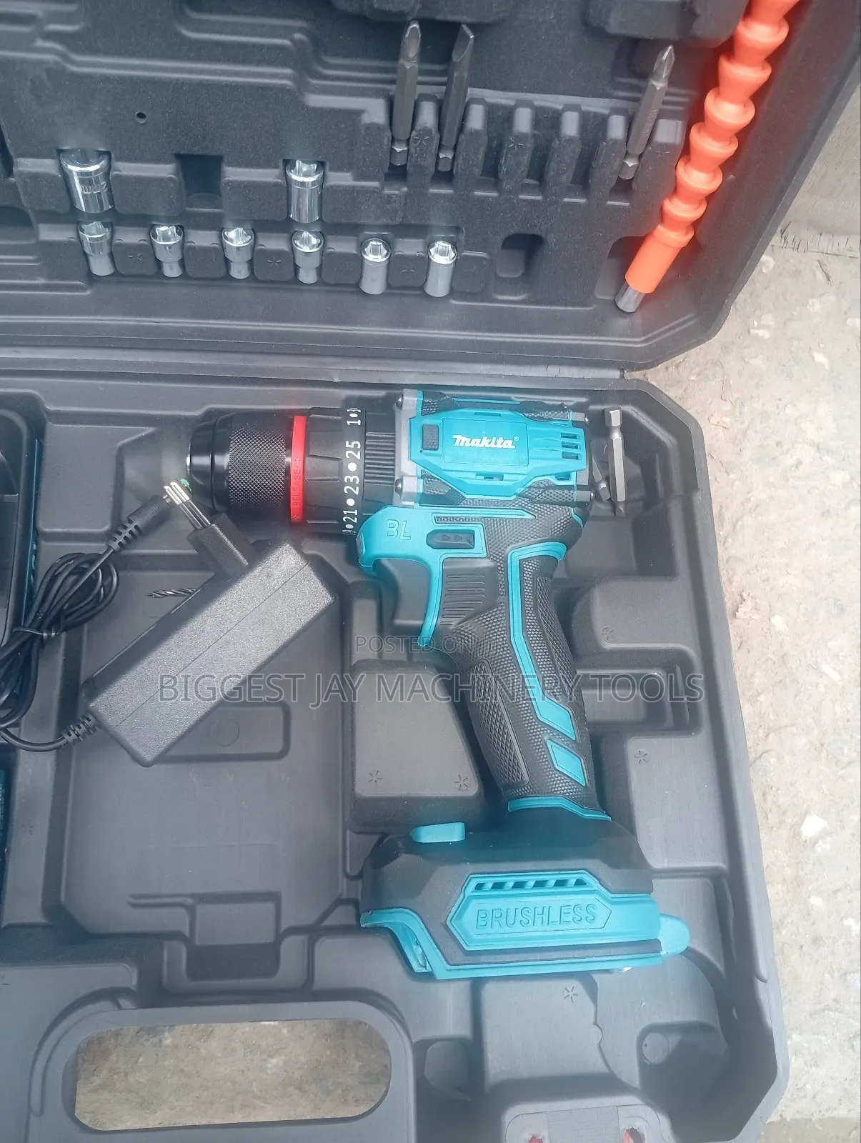 Makita Cordless Screw Machine