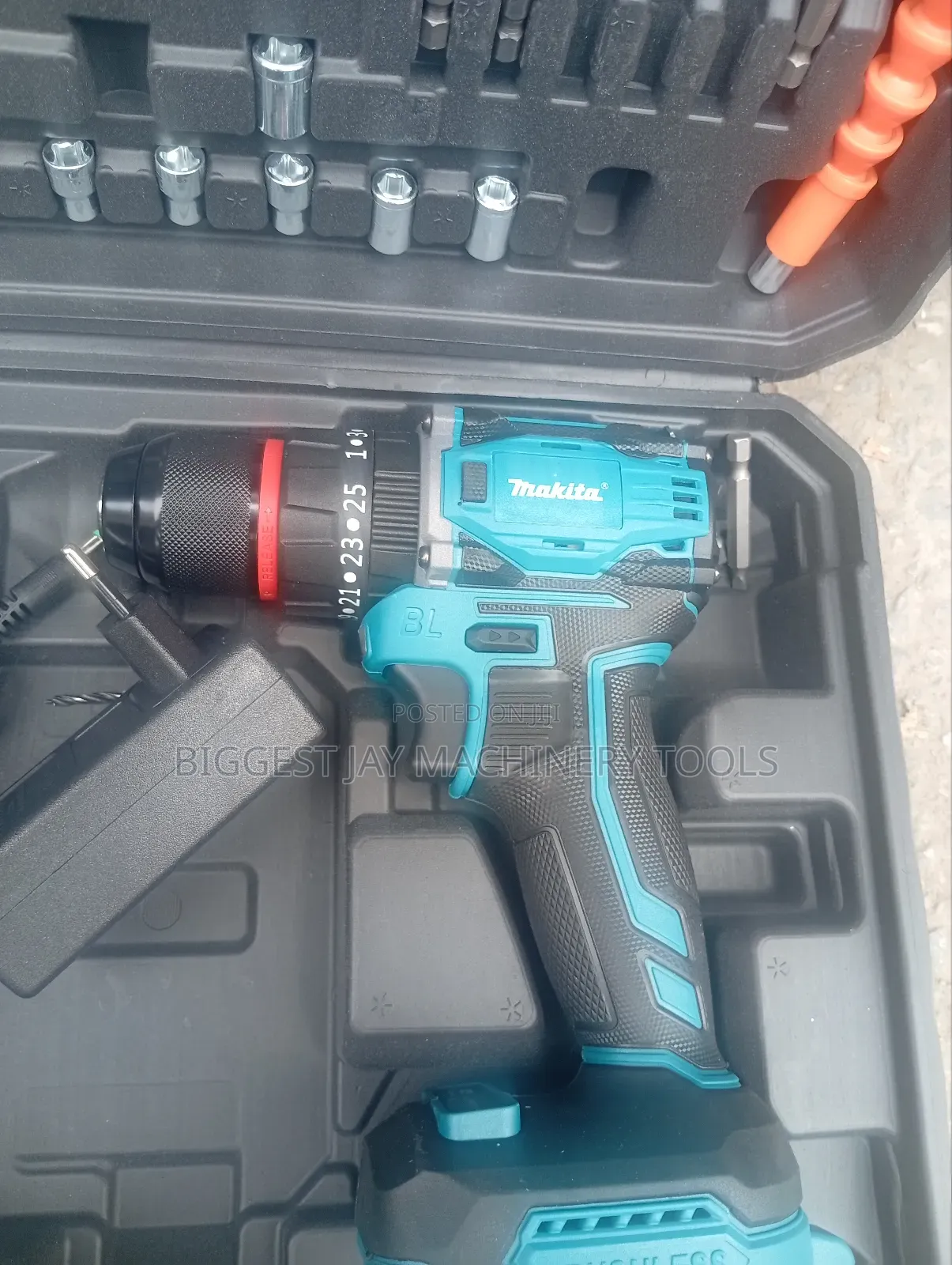 Makita Cordless Screw Machine