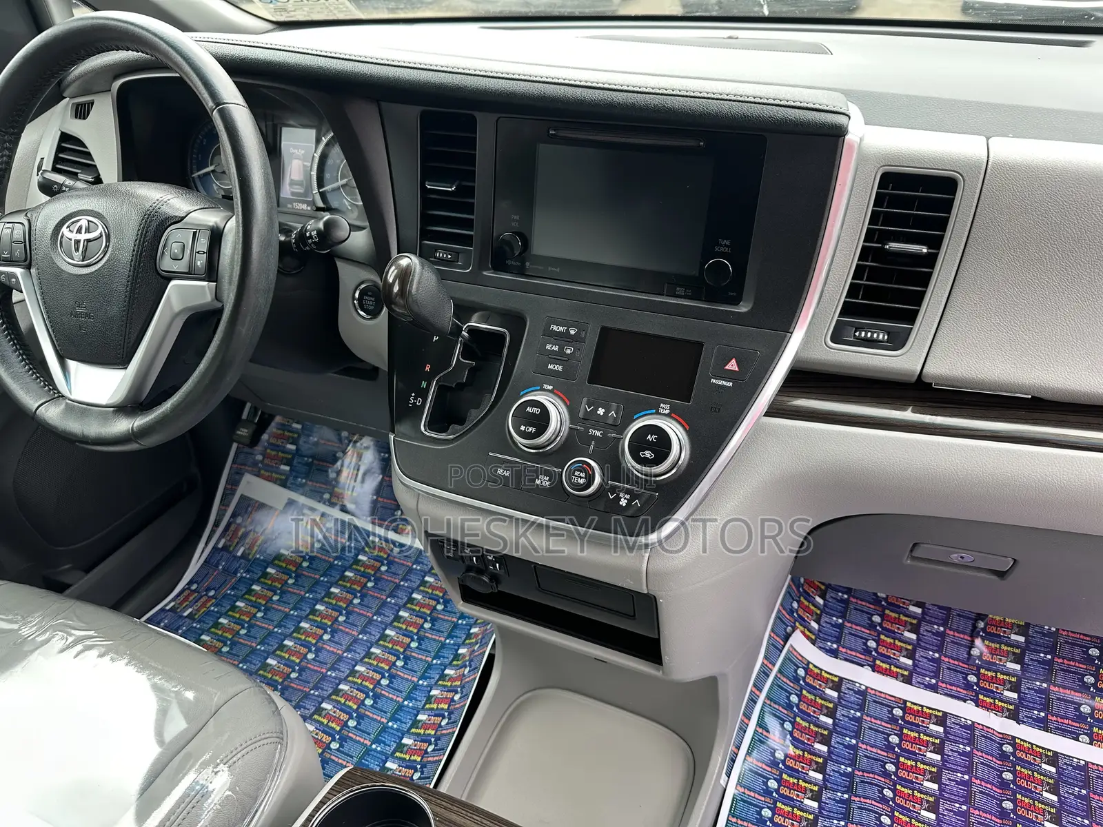 Toyota Sienna XLE 8 Passenger (3.5L 6cyl 8A) 2017 Gray