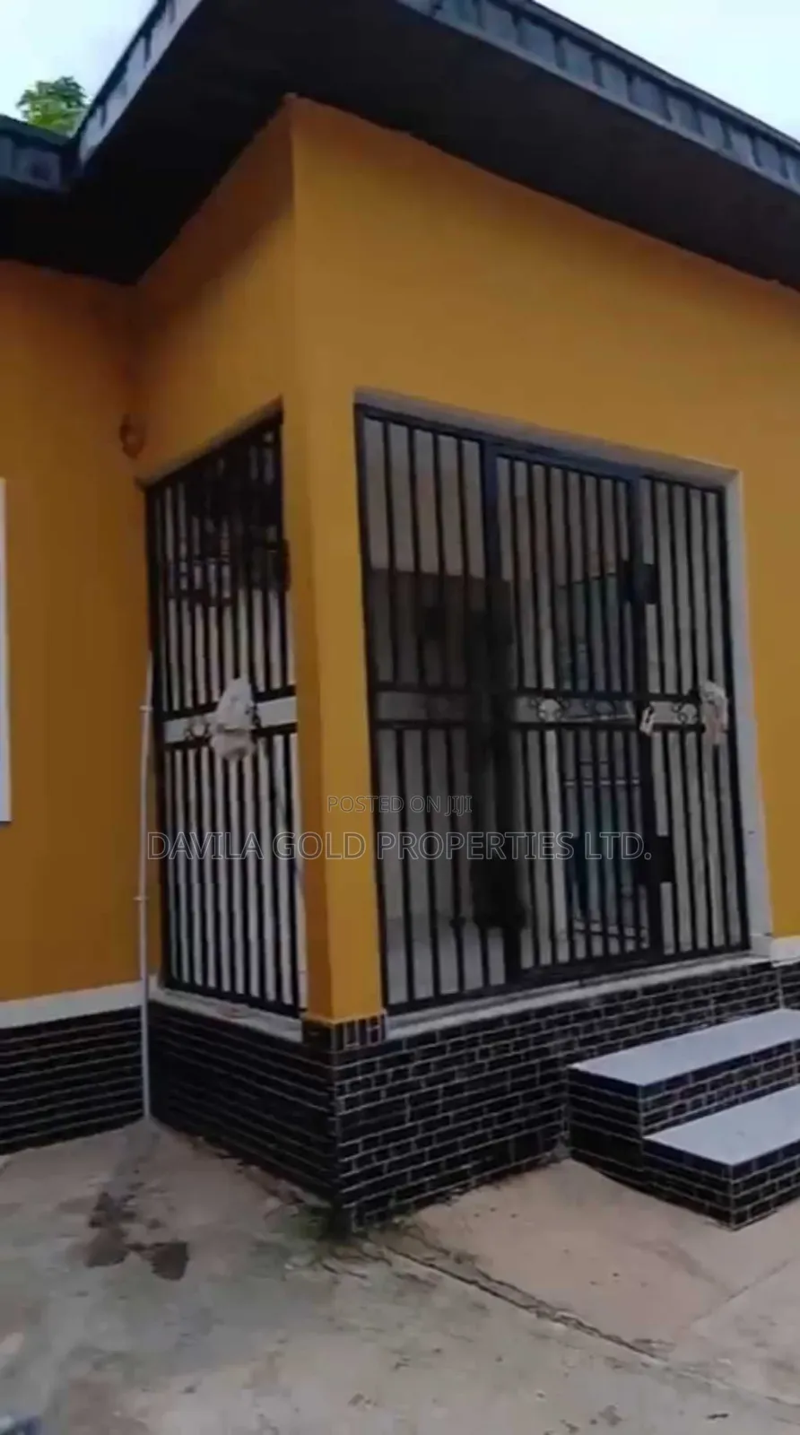 12bdrm Block of Flats in Benin City for sale