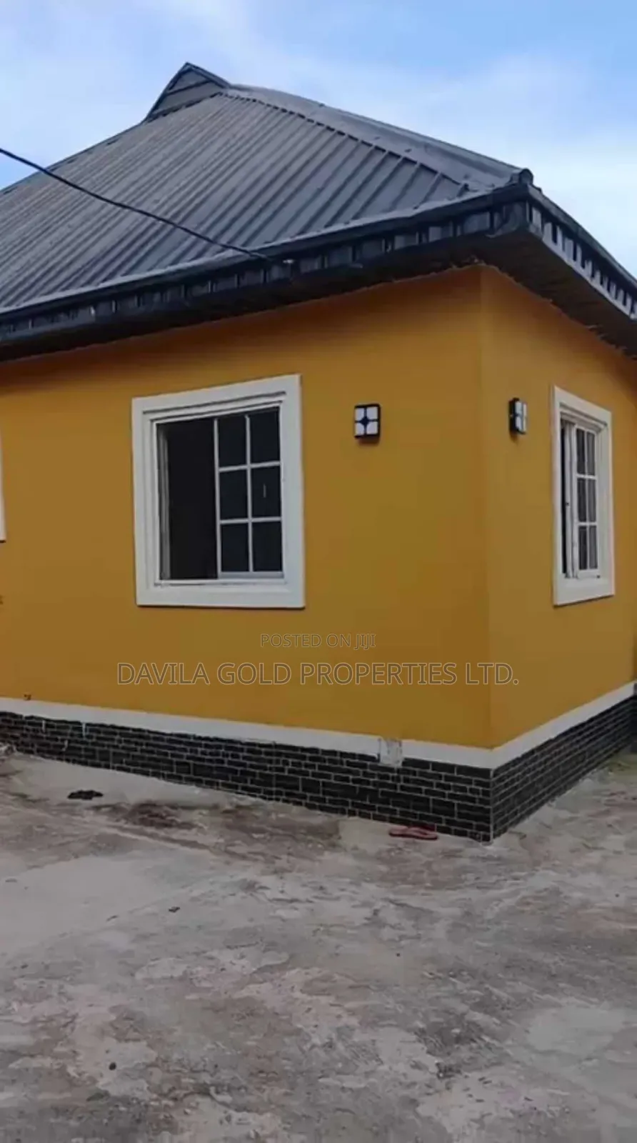 12bdrm Block of Flats in Benin City for sale