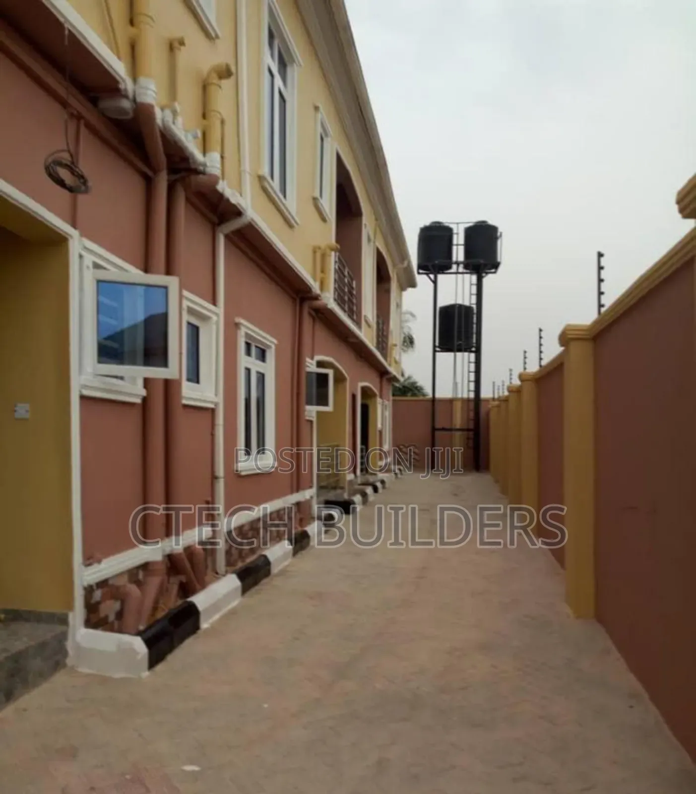 9bdrm Block of Flats in Benin City for sale