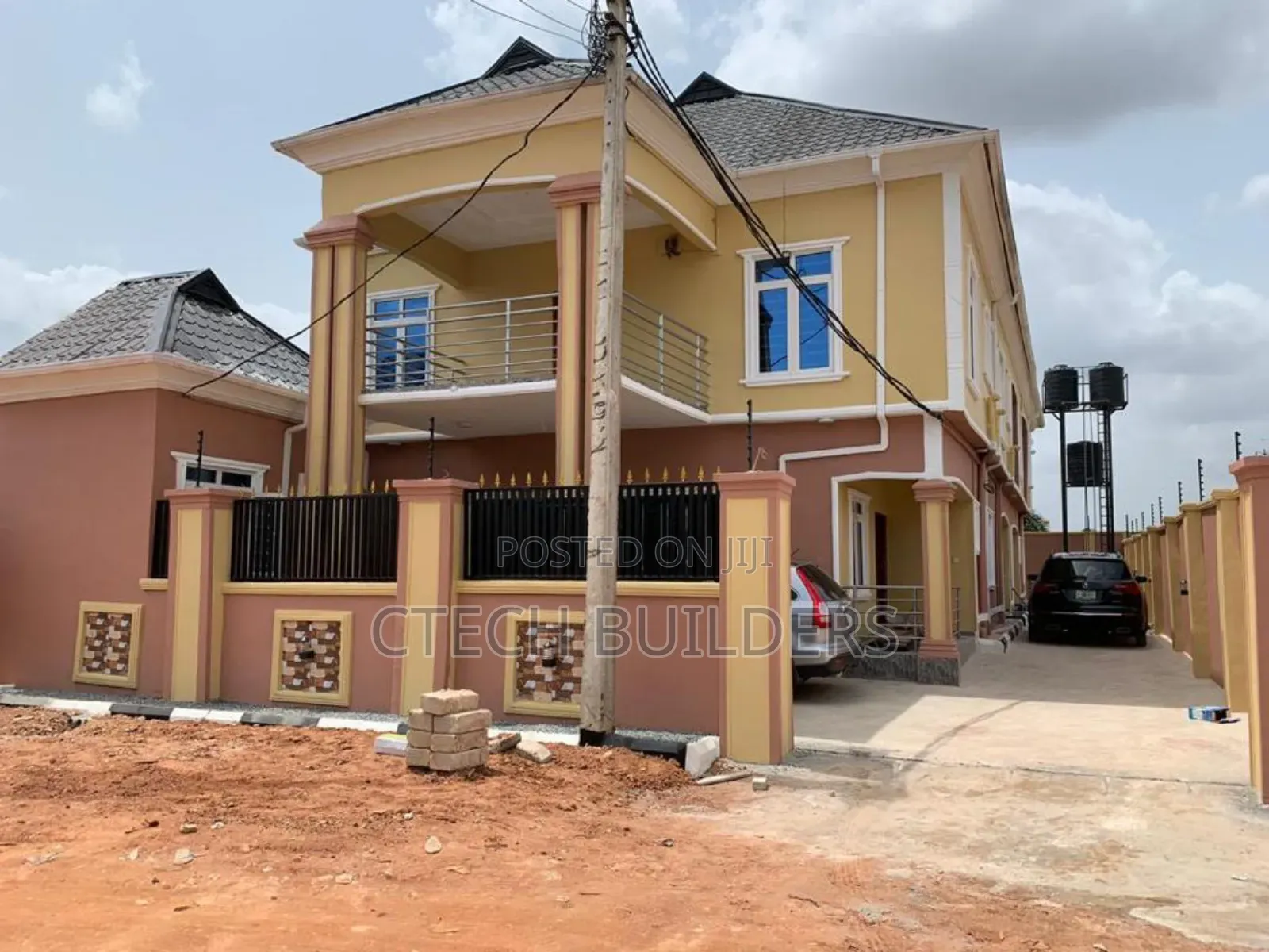 9bdrm Block of Flats in Benin City for sale