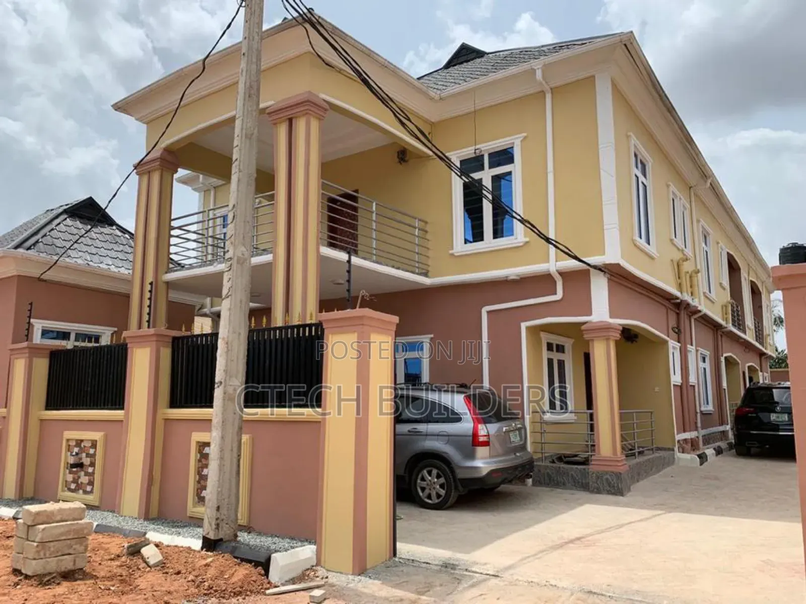 9bdrm Block of Flats in Benin City for sale