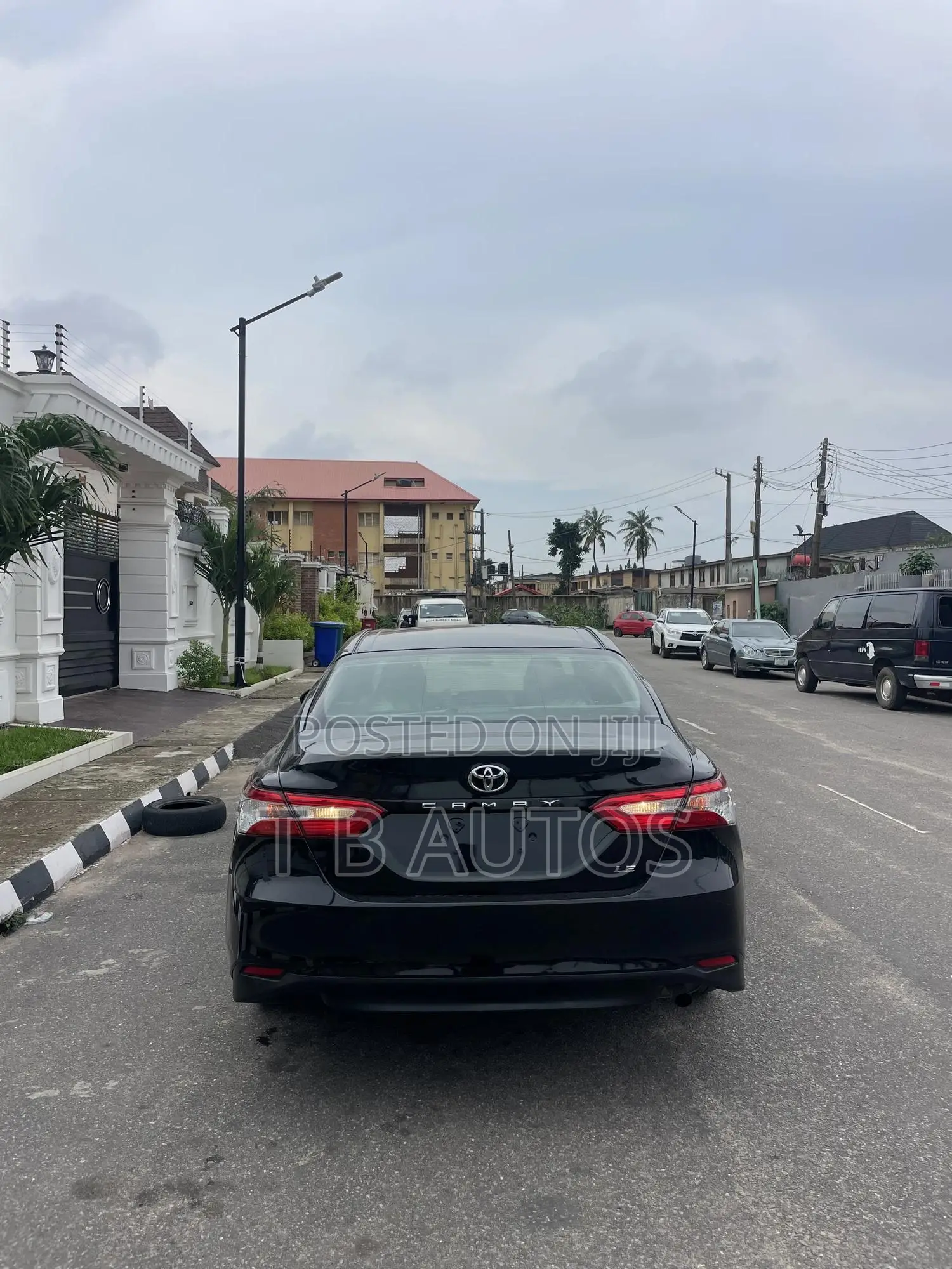 Toyota Camry LE FWD (2.5L 4cyl 8AM) 2018 Black