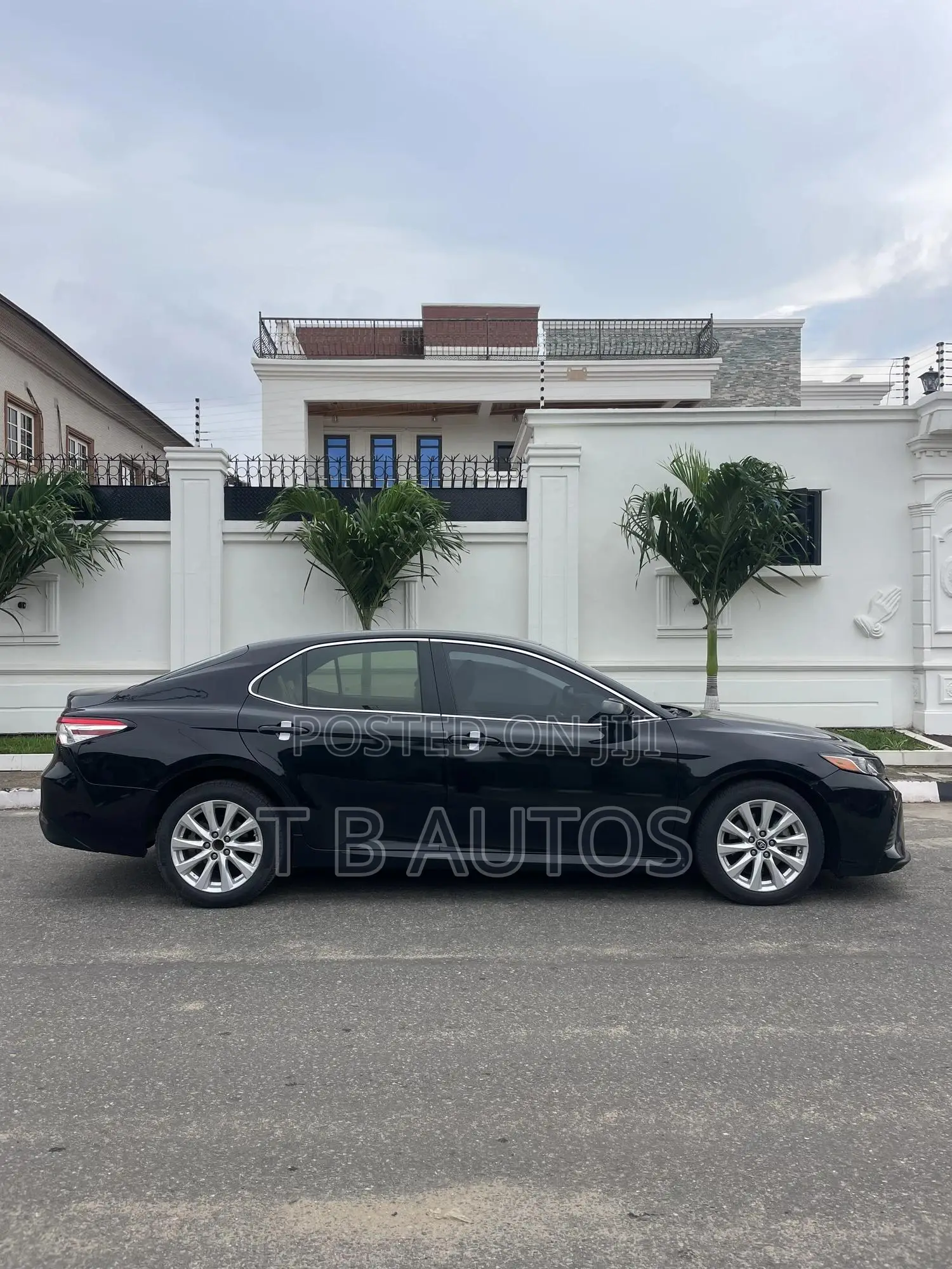 Toyota Camry LE FWD (2.5L 4cyl 8AM) 2018 Black