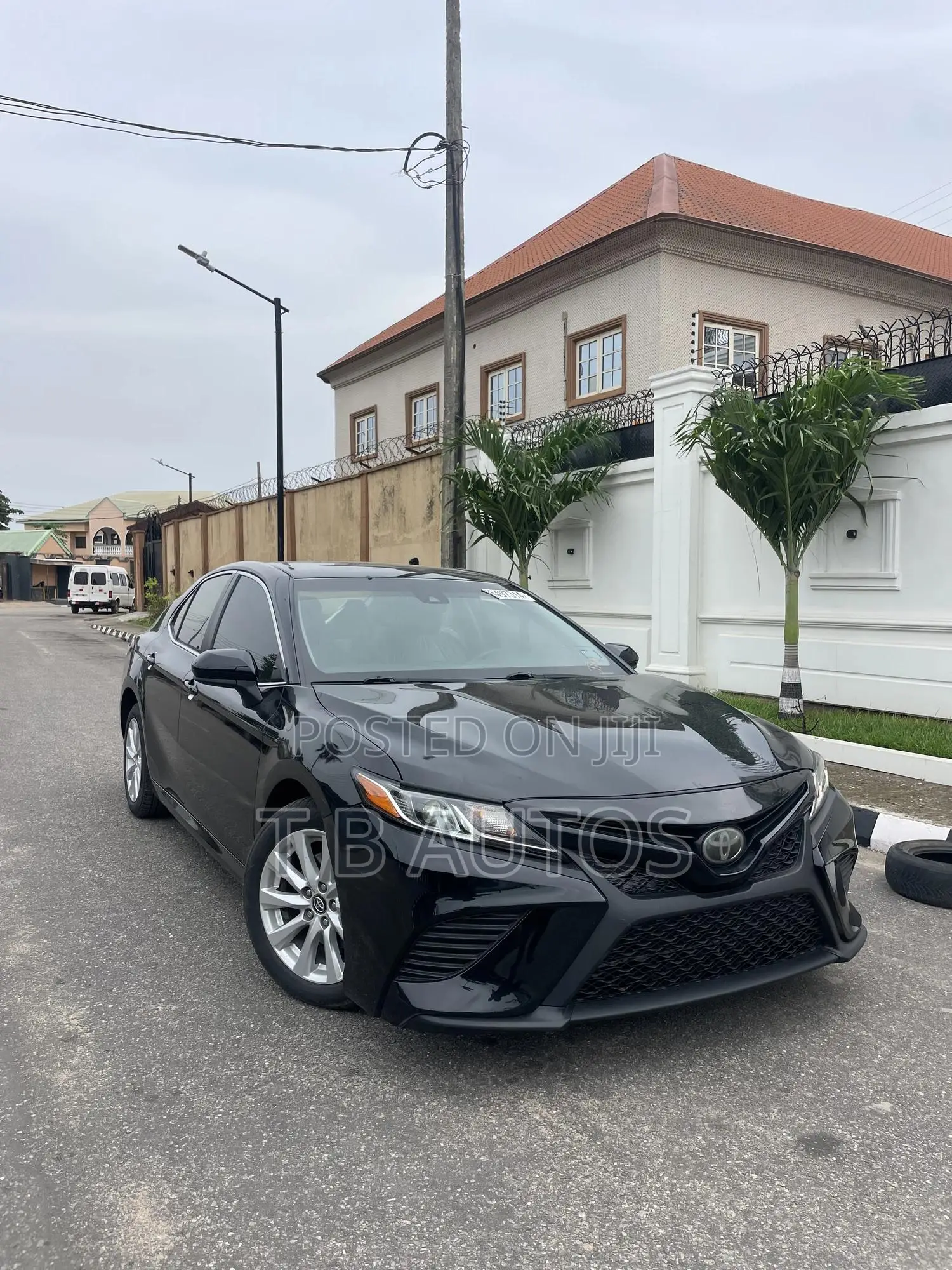 Toyota Camry LE FWD (2.5L 4cyl 8AM) 2018 Black