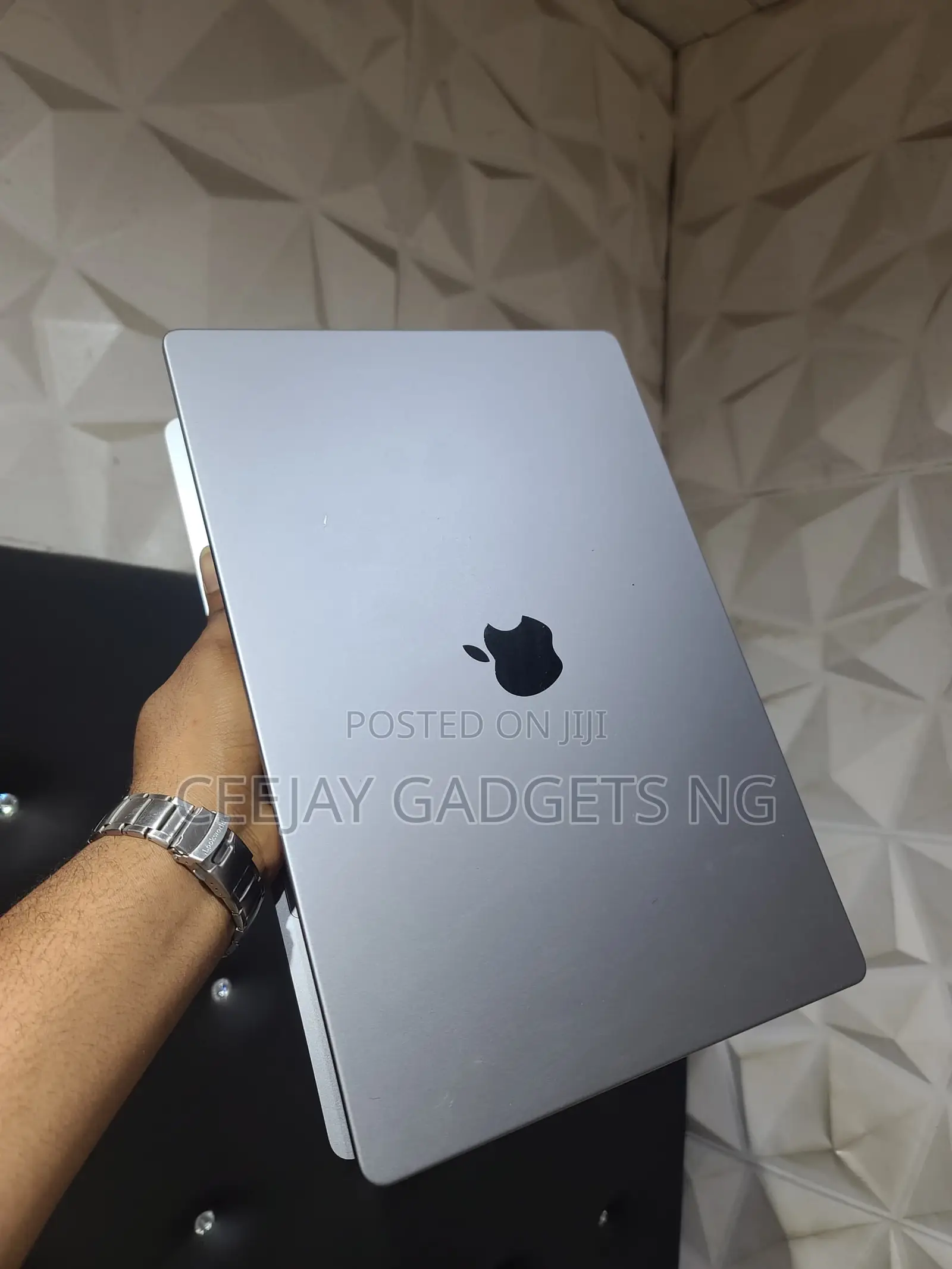Laptop Apple MacBook Pro 2023 M2 Pro 16-Inch 16GB Apple M2 SSD 512GB