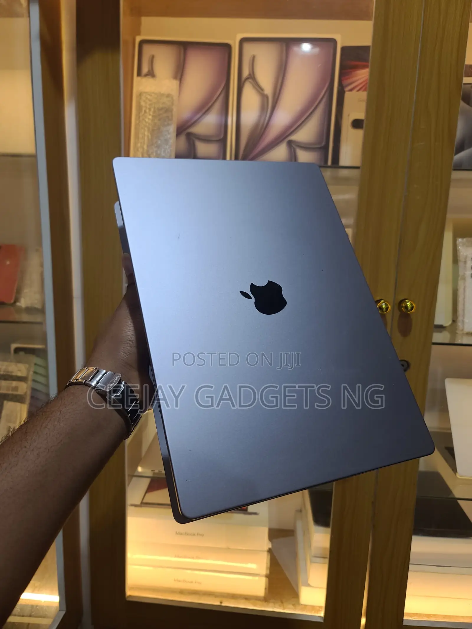 Laptop Apple MacBook Pro 2023 M2 Pro 16-Inch 16GB Apple M2 SSD 512GB