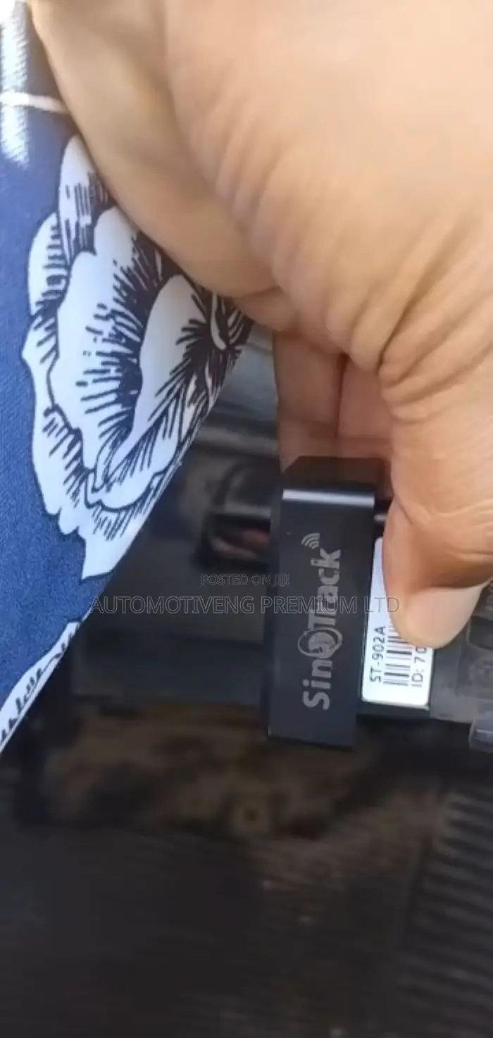 Car Tracker GSM/GPS/GPRS for Vehicle Location + Installation