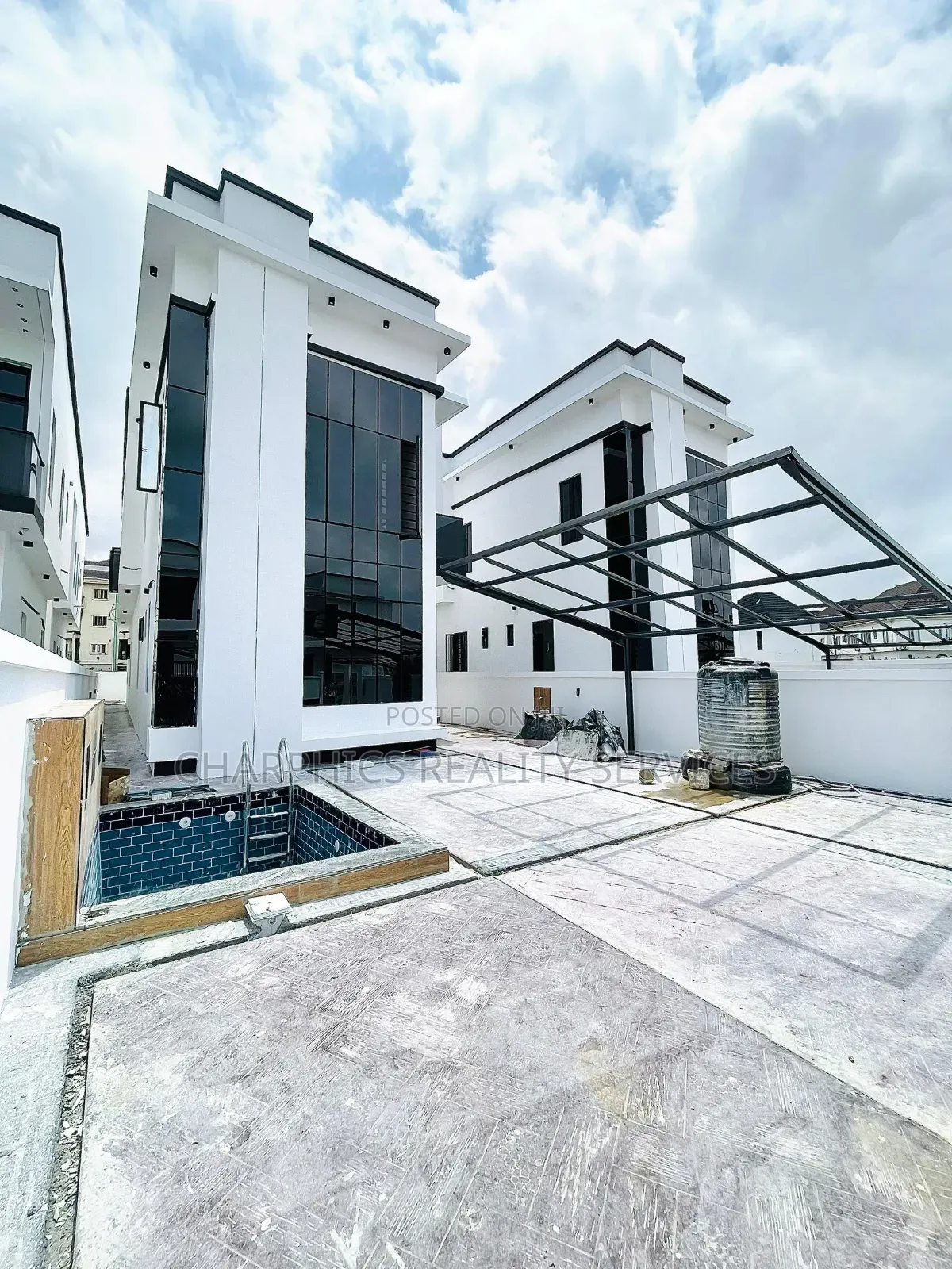 5bdrm Duplex in Lekki Phase 2 for sale