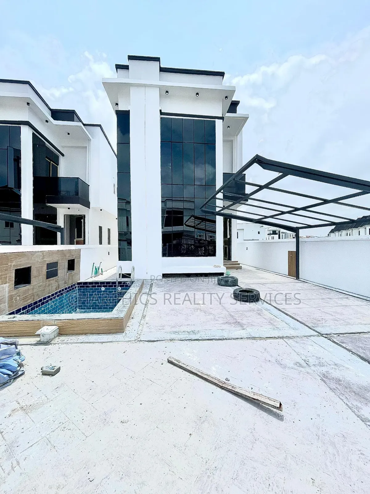 5bdrm Duplex in Lekki Phase 2 for sale