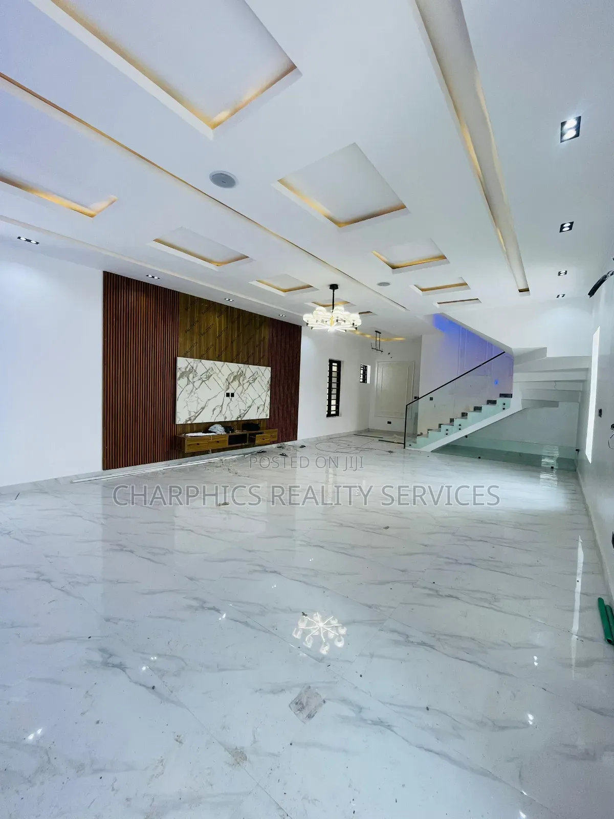 5bdrm Duplex in Lekki Phase 2 for sale