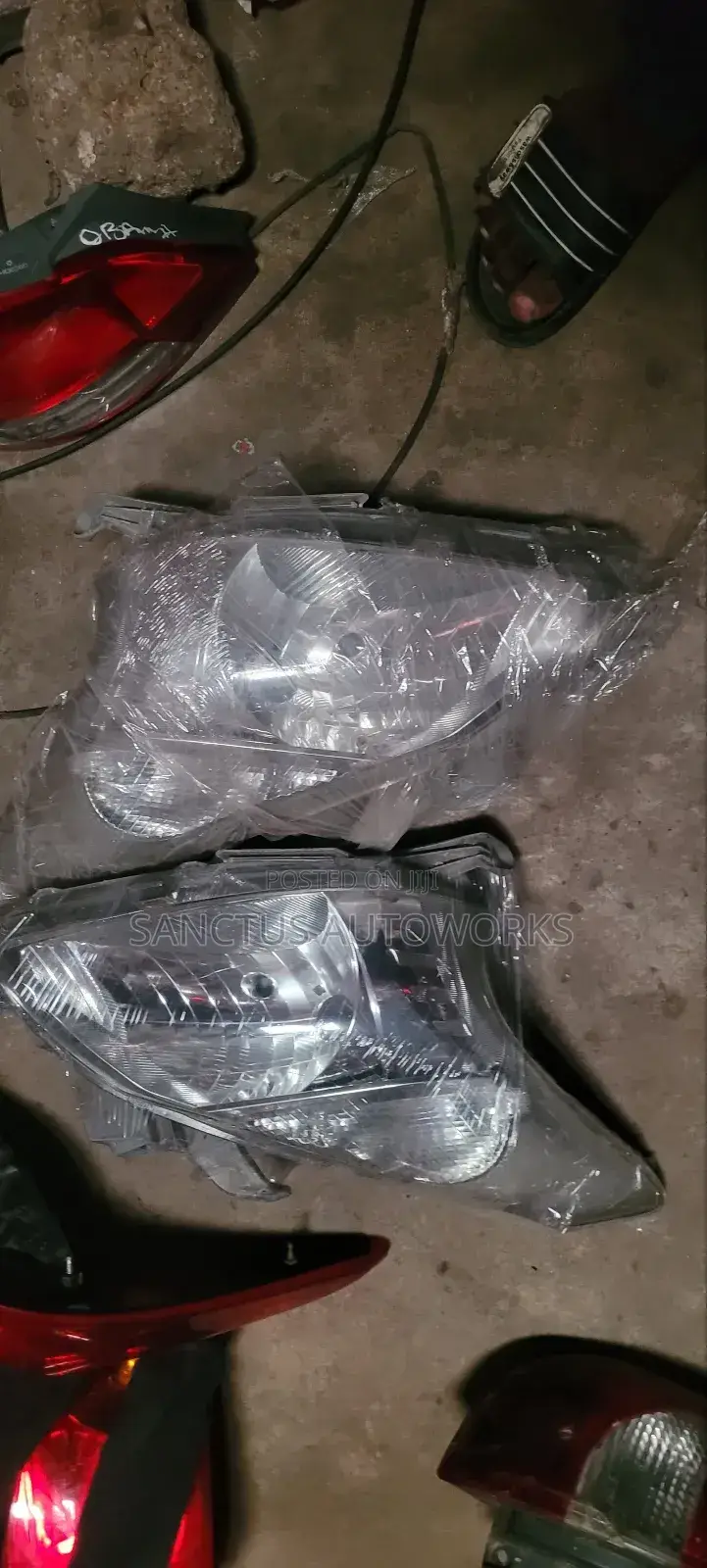 Headlight Toyota Avanza 2012