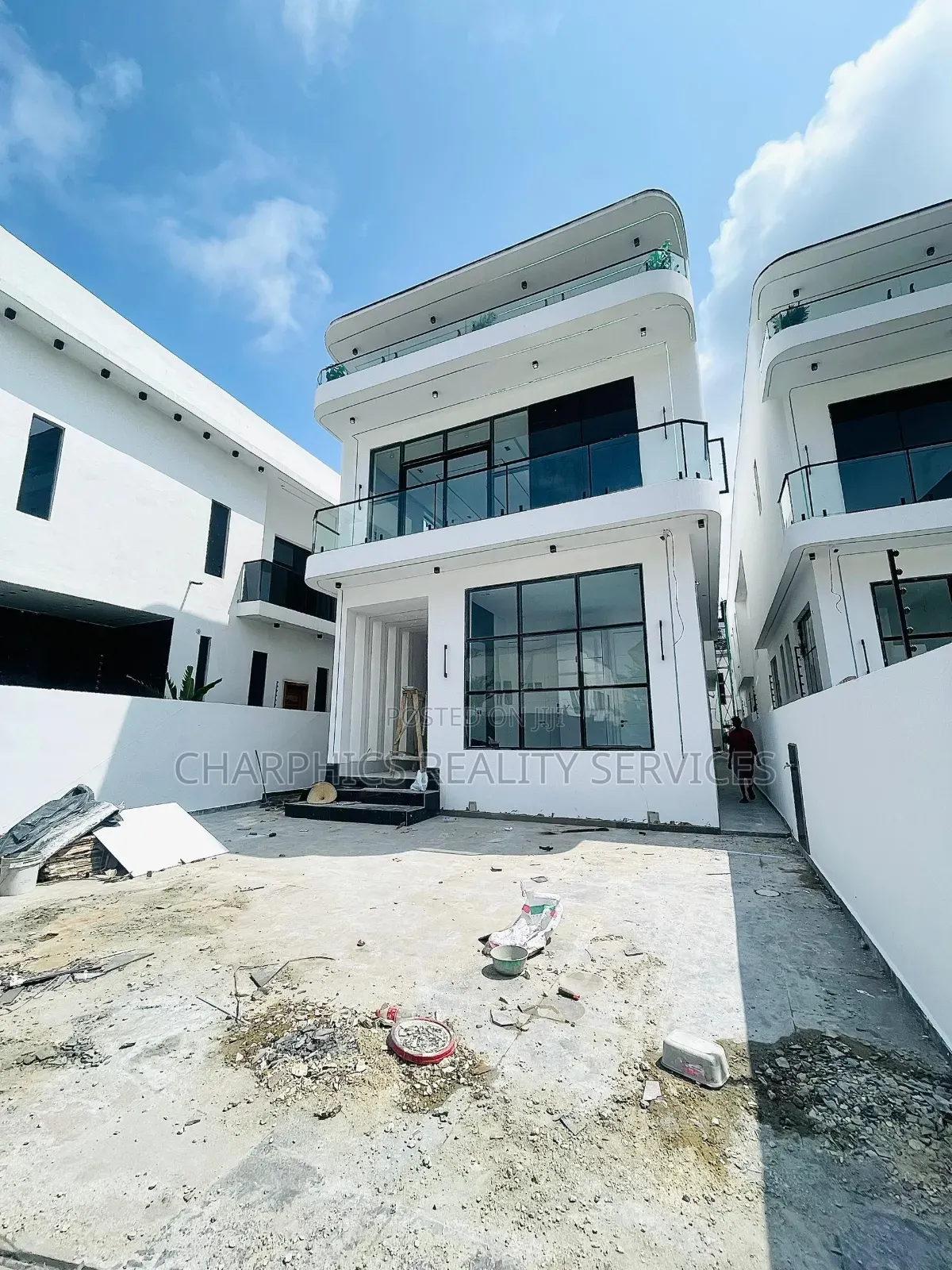 5bdrm Duplex in Lekki Phase 2 for sale