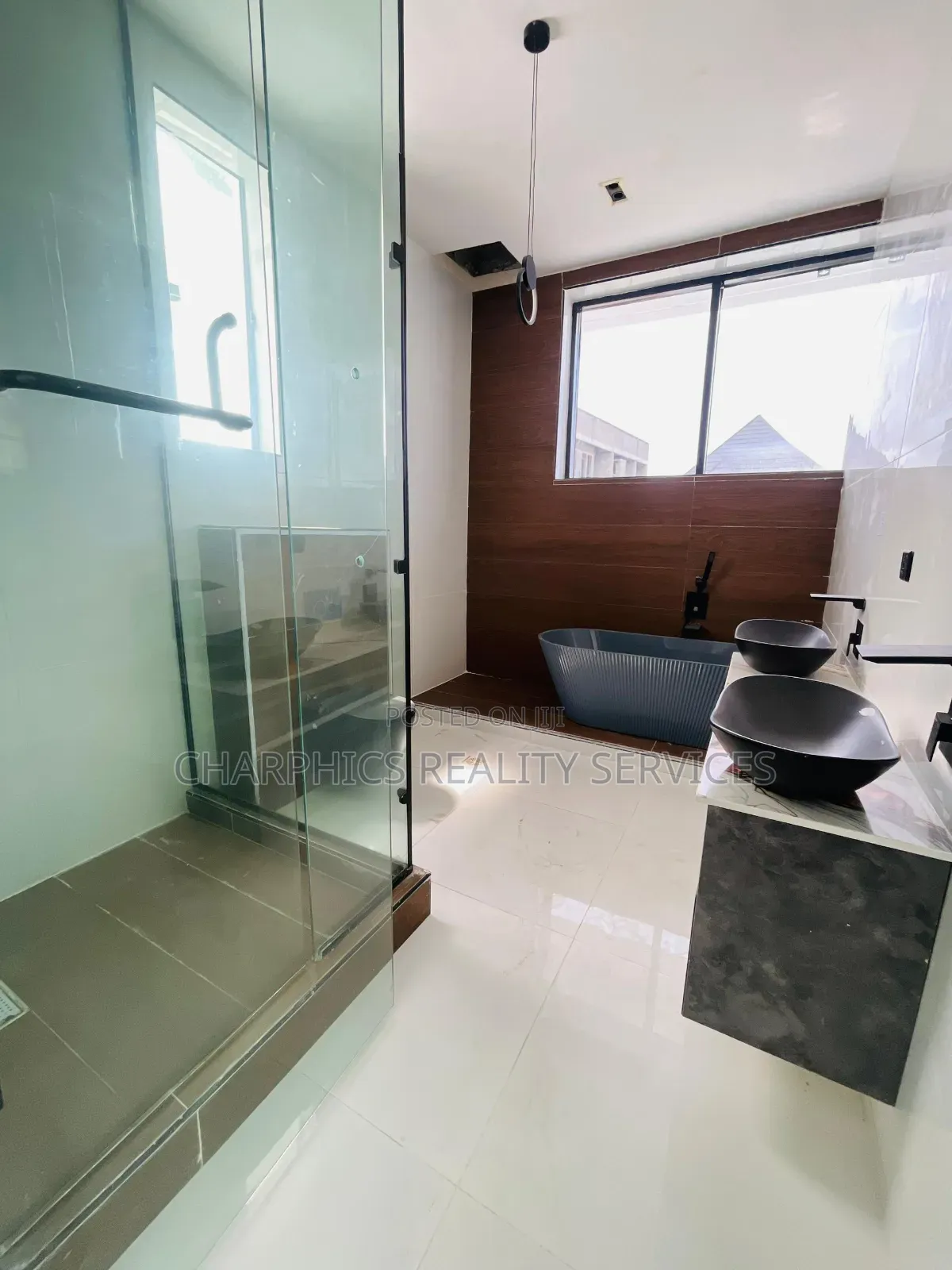 5bdrm Duplex in Lekki Phase 2 for sale