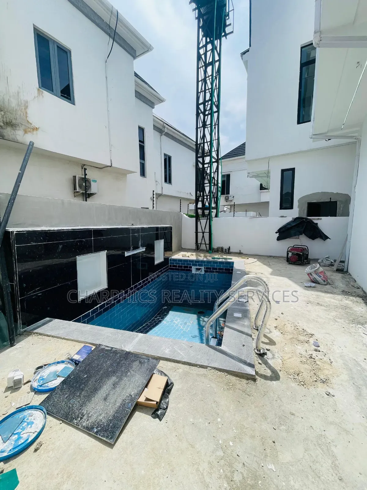 5bdrm Duplex in Lekki Phase 2 for sale