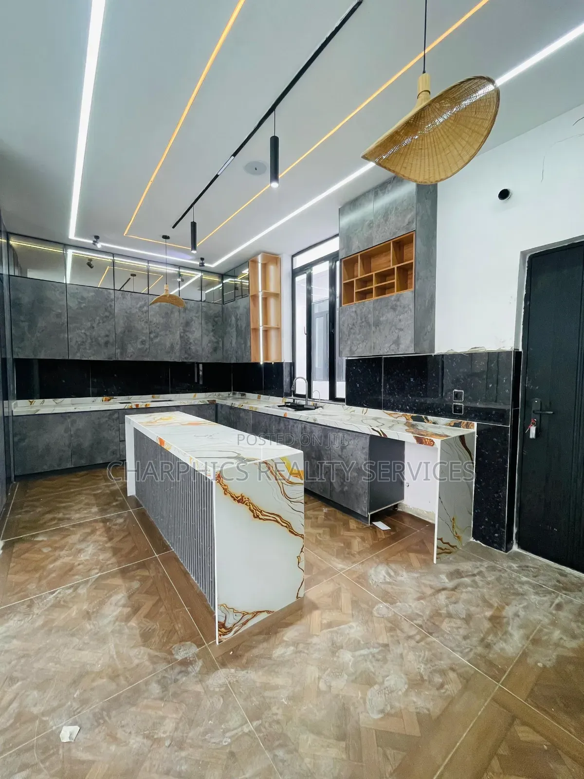5bdrm Duplex in Lekki Phase 2 for sale