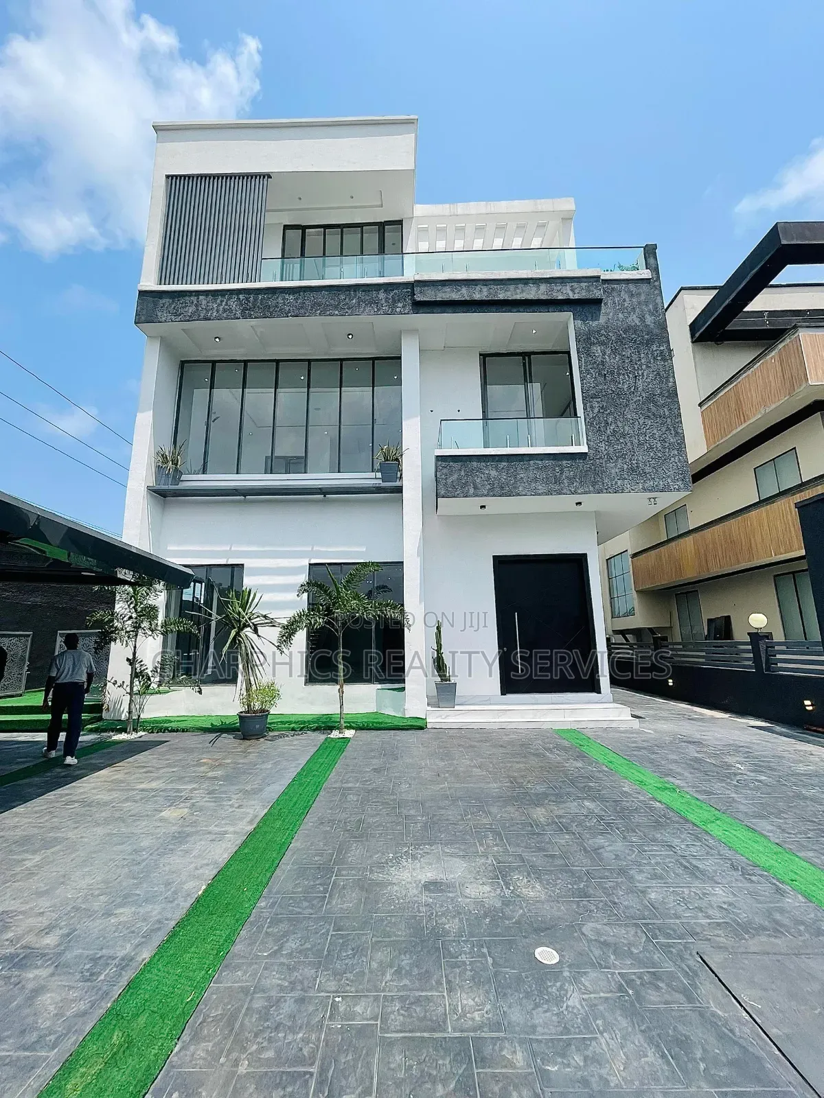 5bdrm Duplex in Osapa london for sale