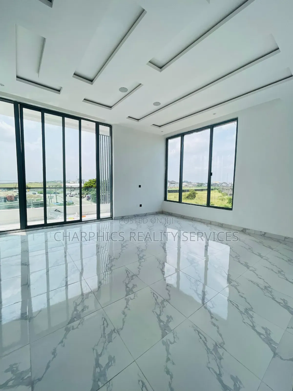 5bdrm Duplex in Osapa london for sale