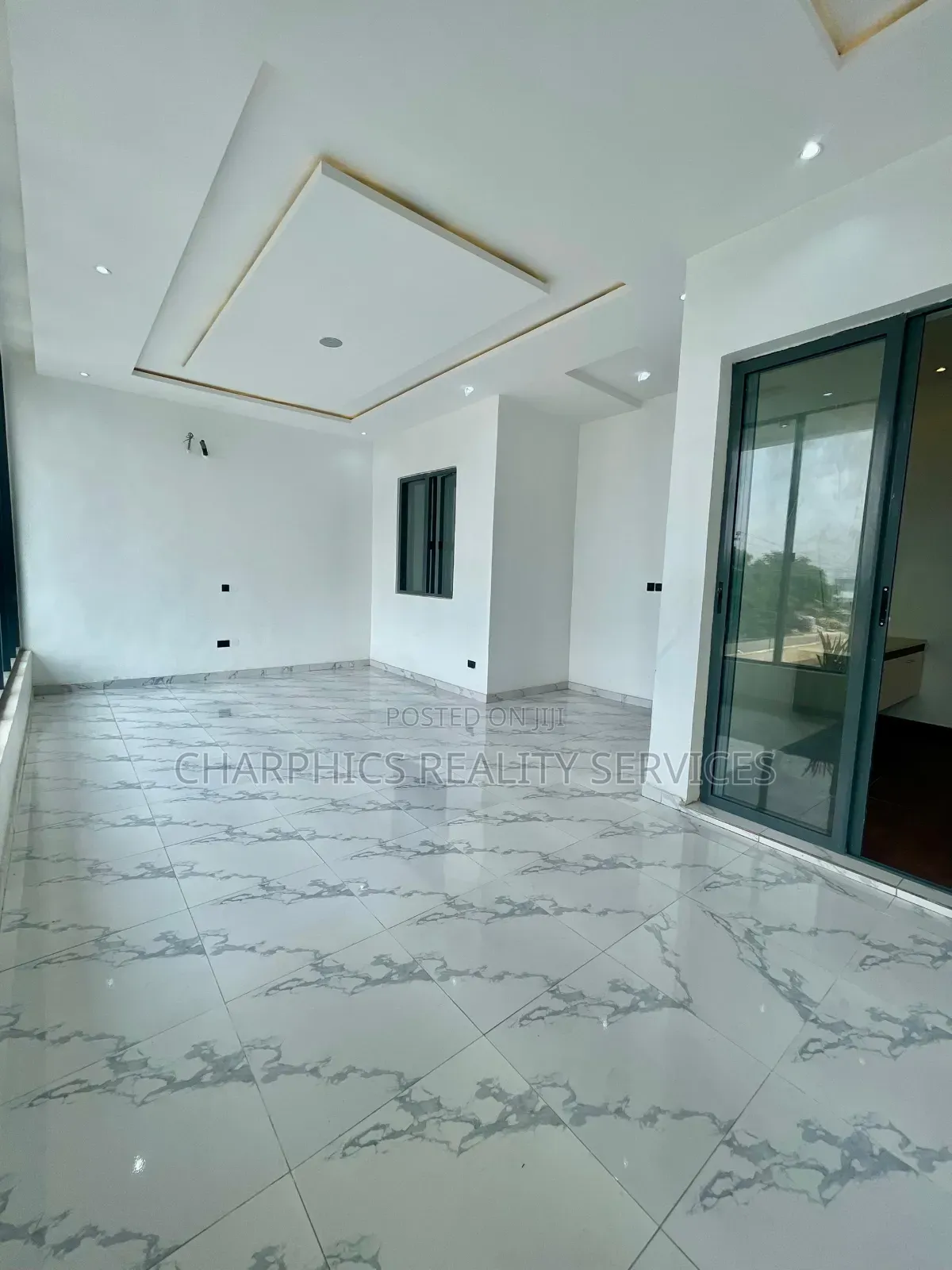 5bdrm Duplex in Osapa london for sale