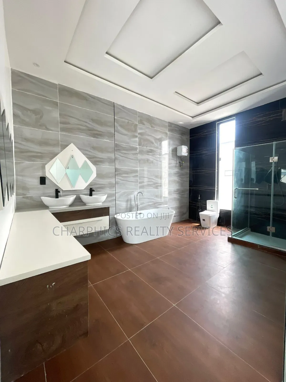 5bdrm Duplex in Osapa london for sale