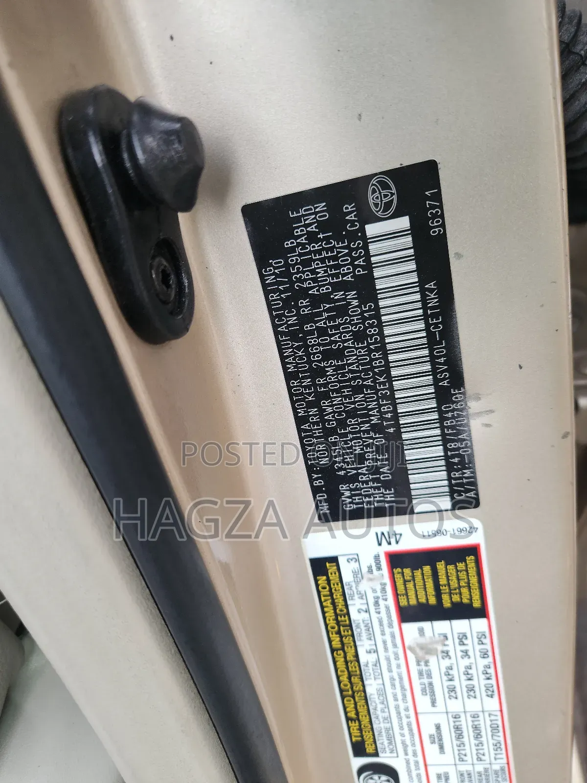 Toyota Camry LE 4dr Sedan (2.5L 4cyl 6A) 2011 Gold