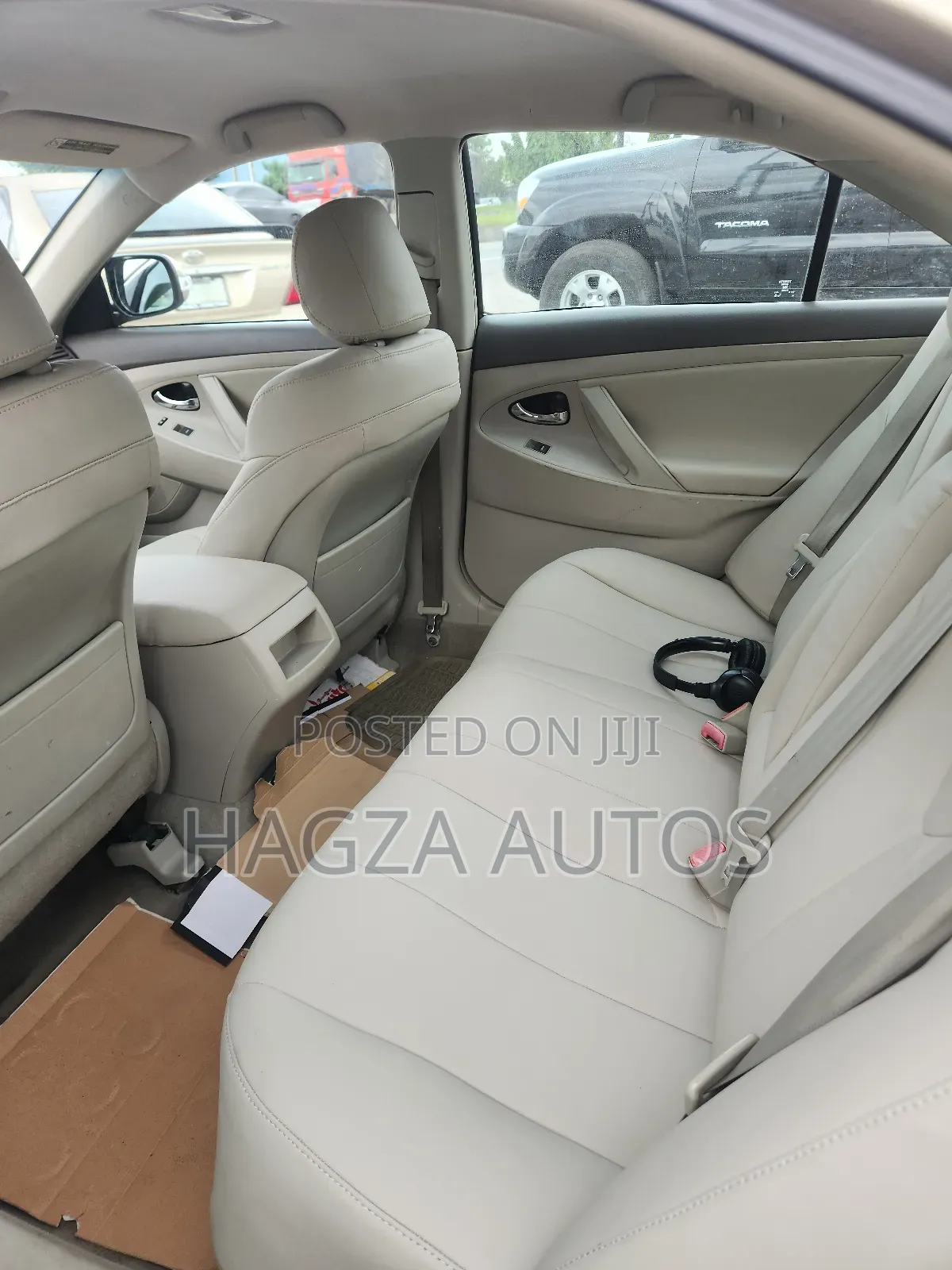 Toyota Camry LE 4dr Sedan (2.5L 4cyl 6A) 2011 Gold