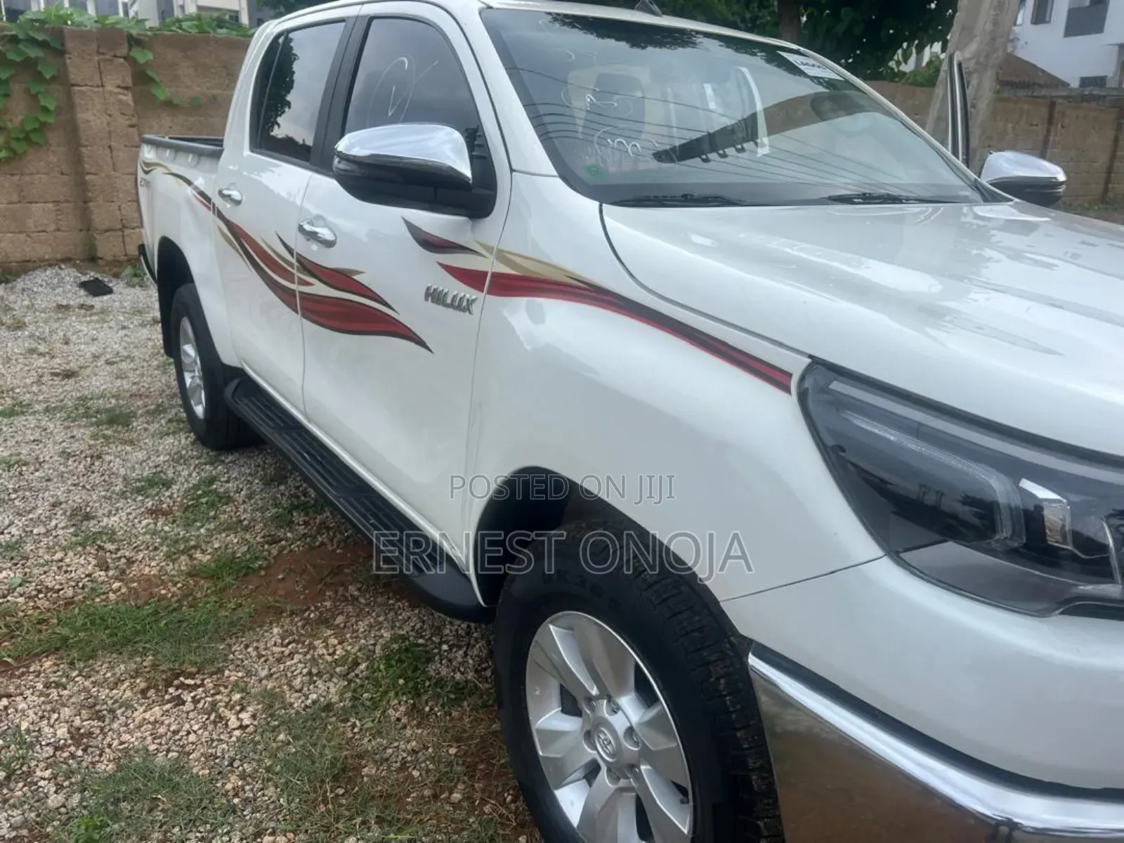 Toyota Hilux 2023 White