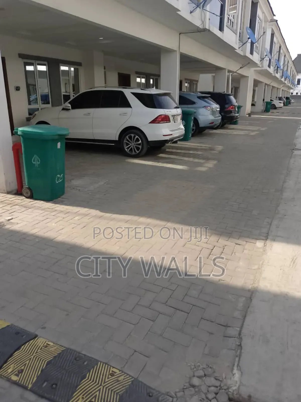4bdrm Townhouse / Terrace in Victoria Bay, Chevron for rent