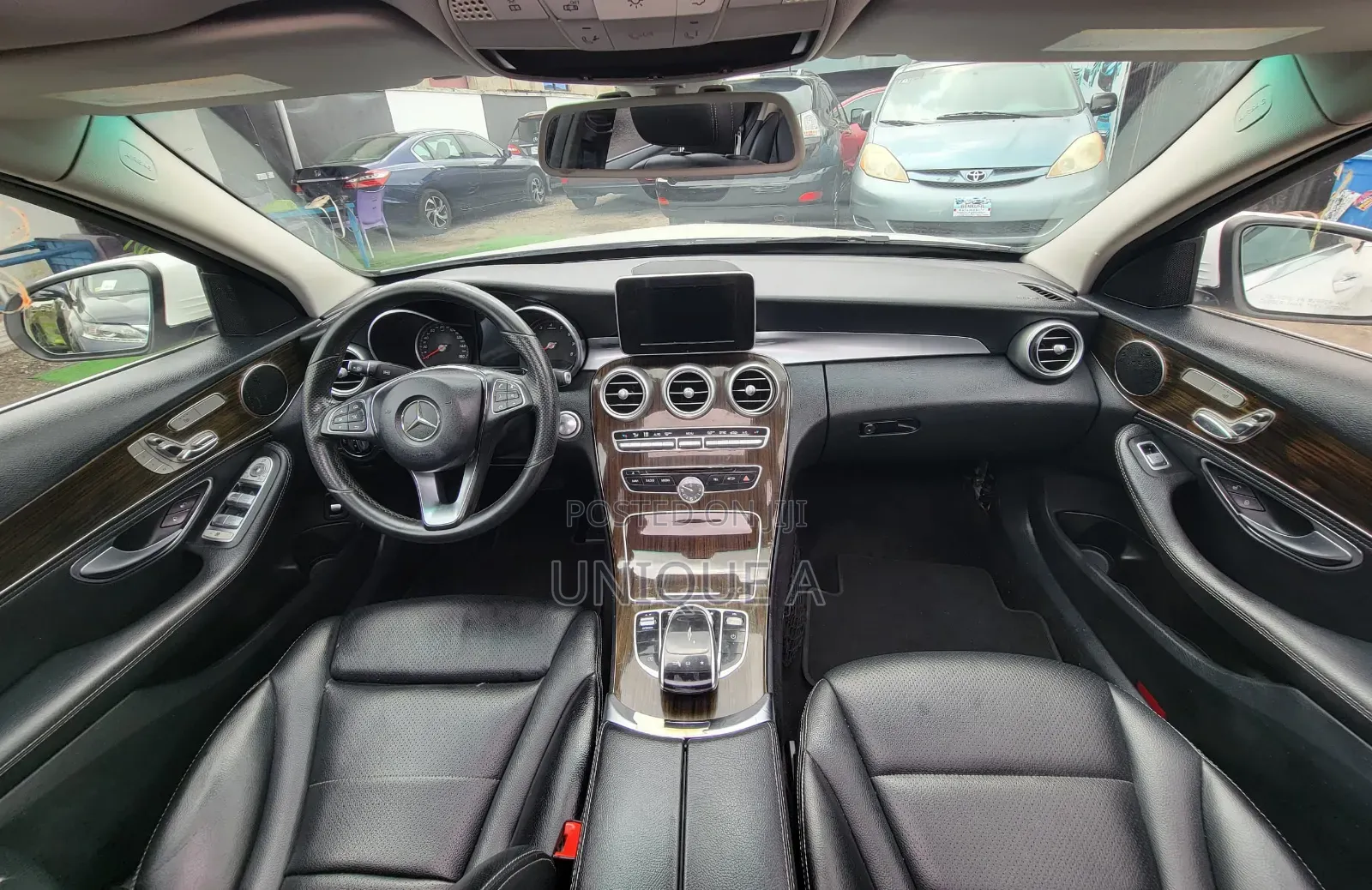 Mercedes-Benz C300 Luxury 4dr AWD 4Matic Sedan (2.0L 4cyl 7A) 2015