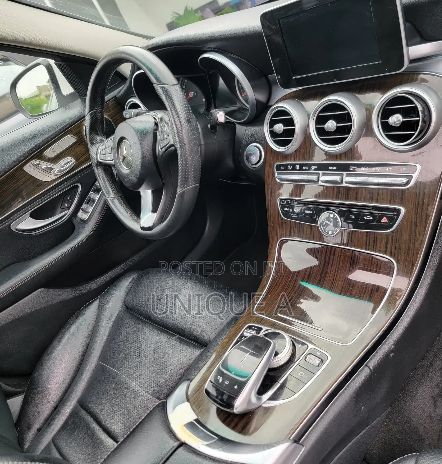 Mercedes-Benz C300 Luxury 4dr AWD 4Matic Sedan (2.0L 4cyl 7A) 2015