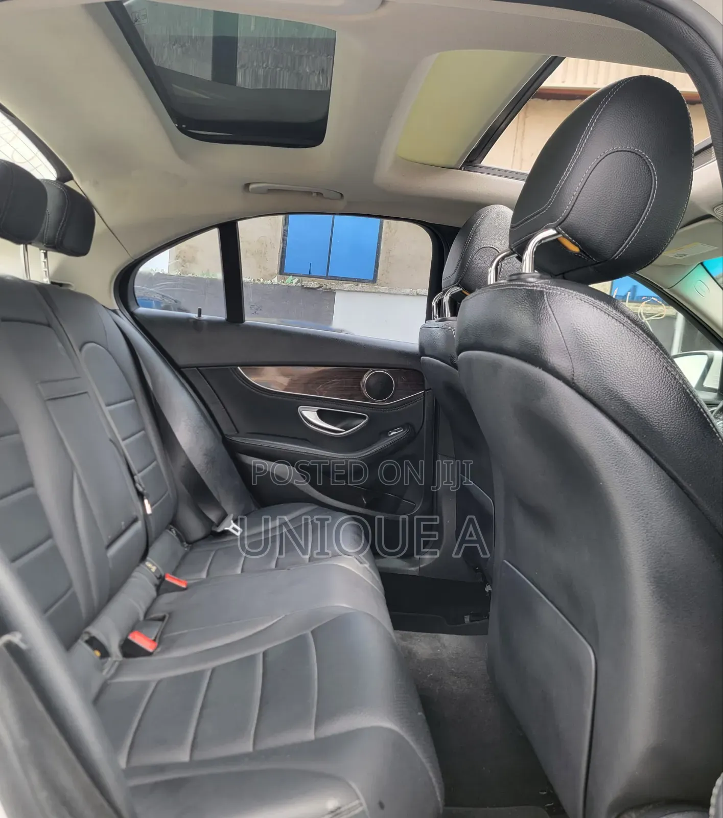 Mercedes-Benz C300 Luxury 4dr AWD 4Matic Sedan (2.0L 4cyl 7A) 2015