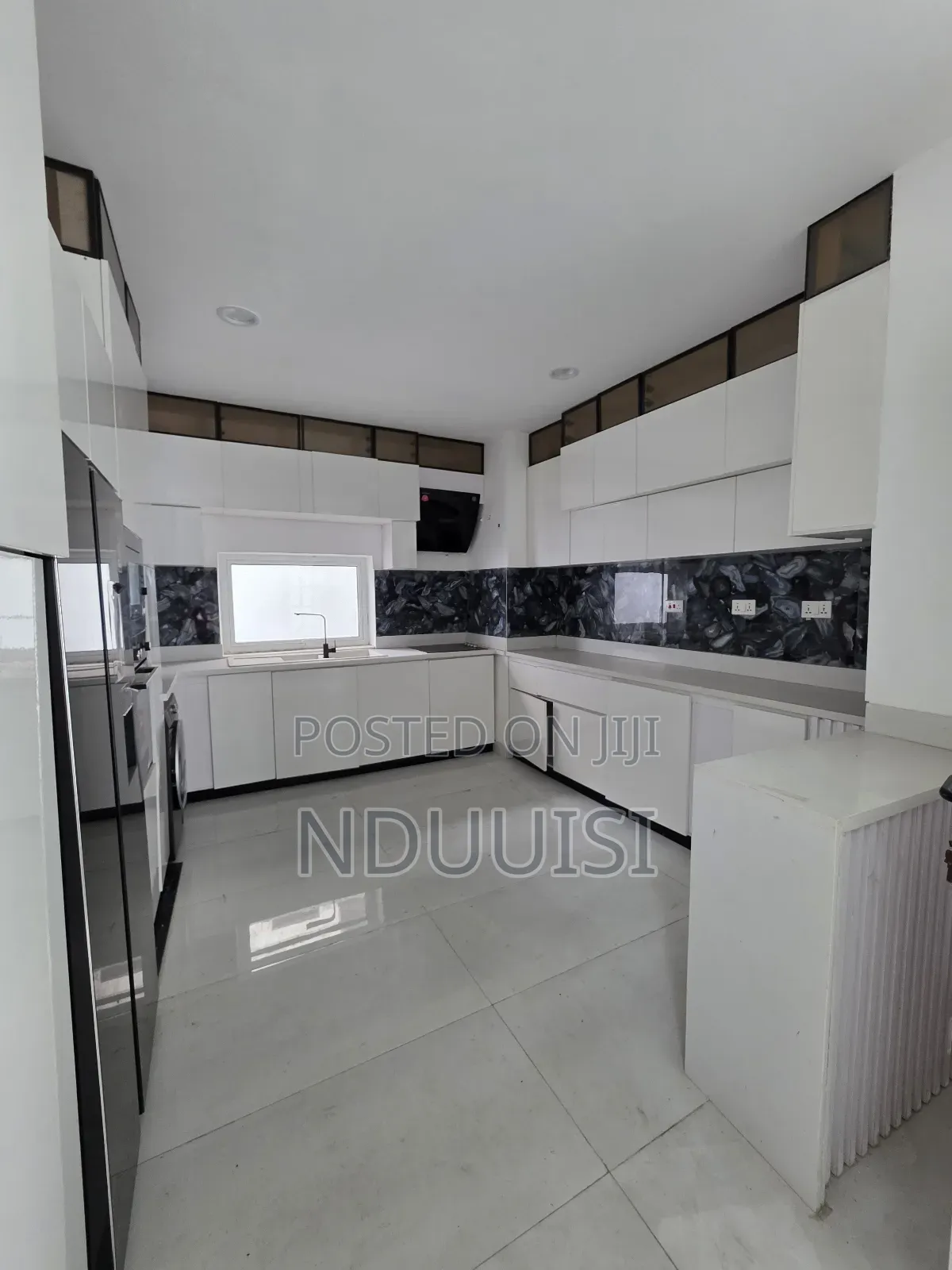 4bdrm Duplex in Banana Island for sale