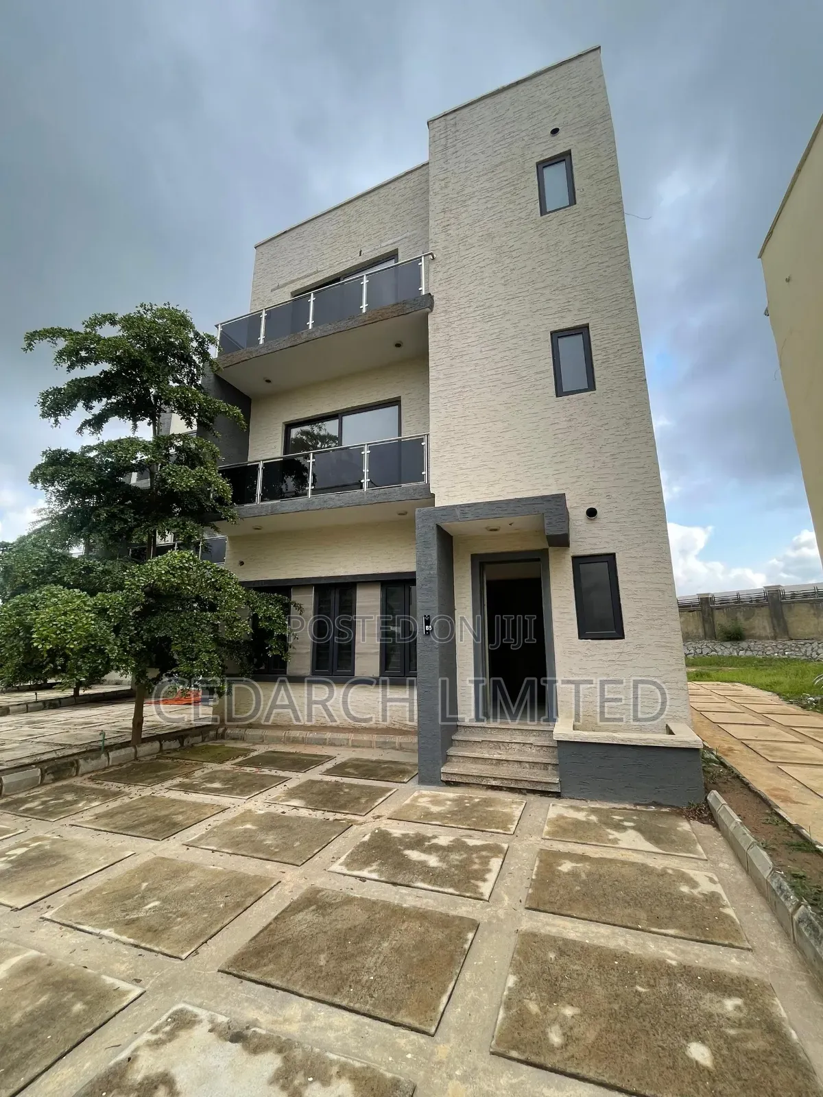 4bdrm Duplex in Idu for sale