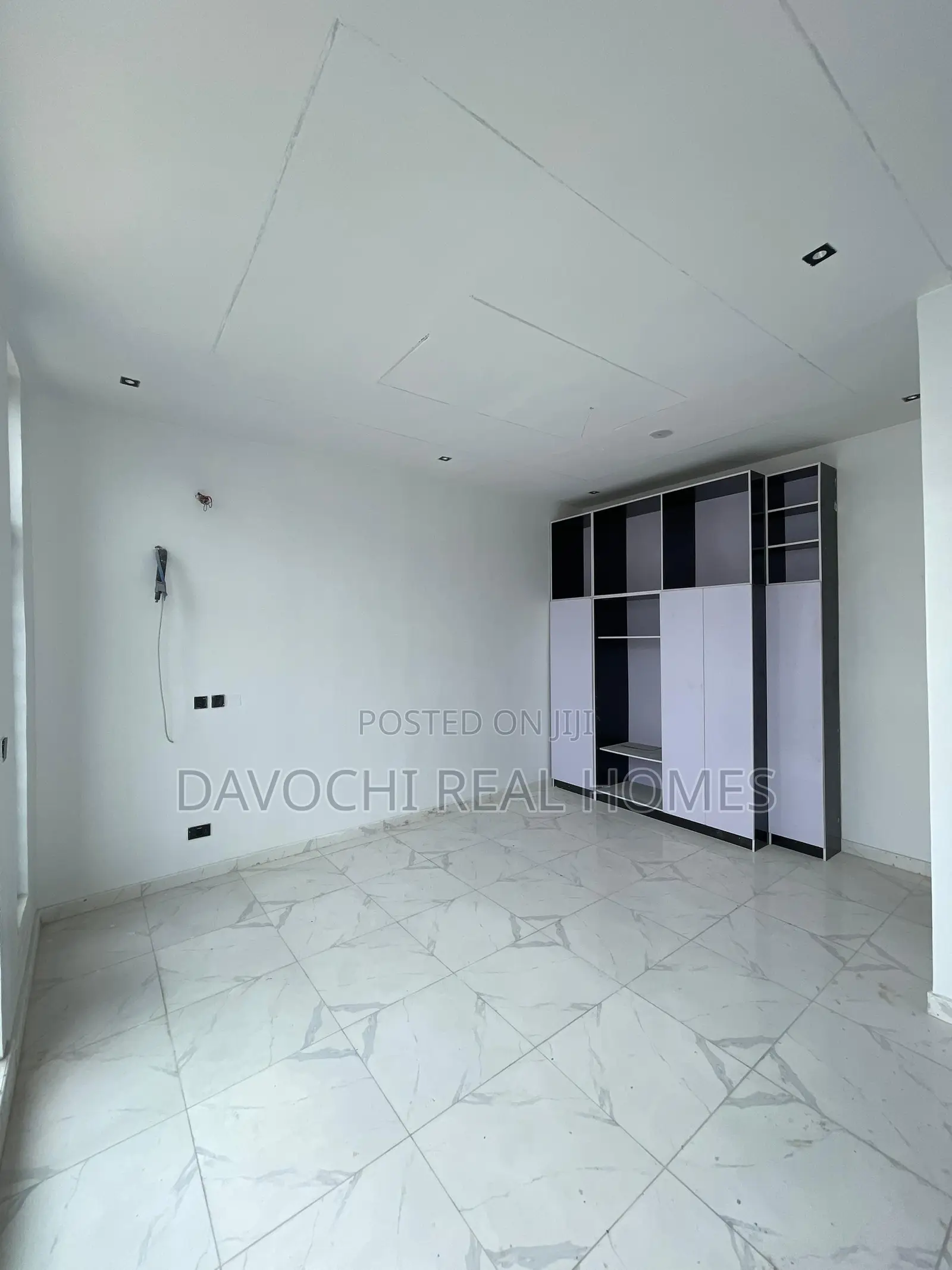 4bdrm Duplex in Ikota for sale