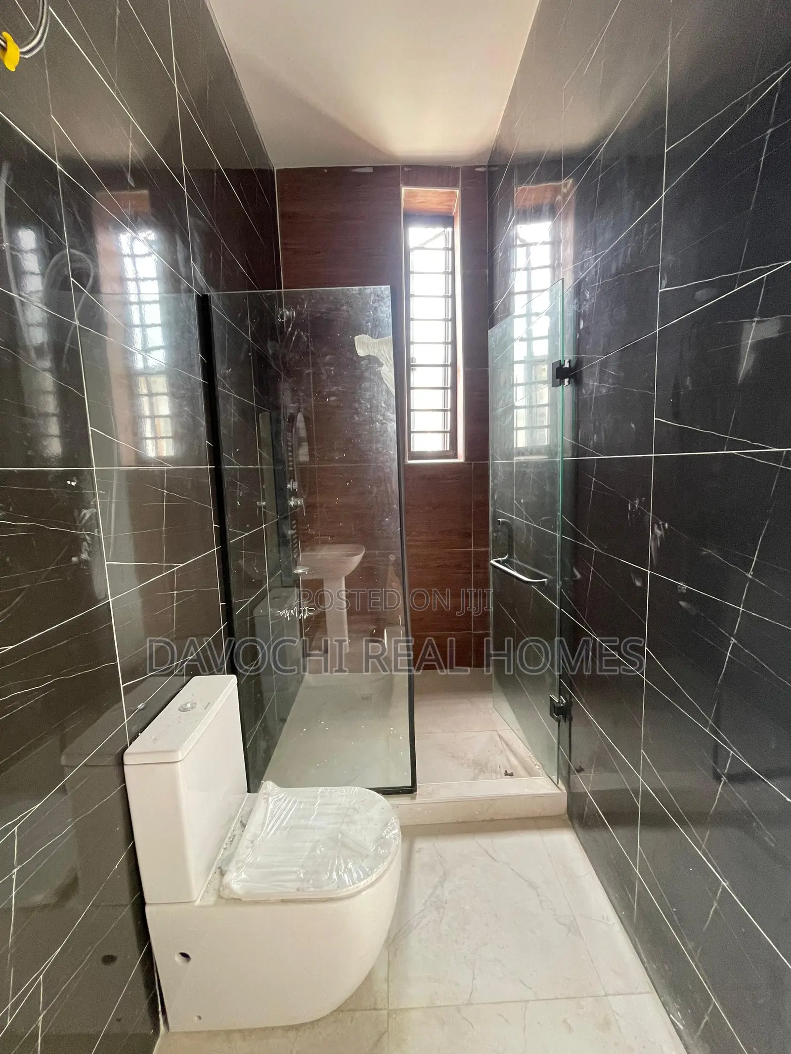 4bdrm Duplex in Ikota for sale