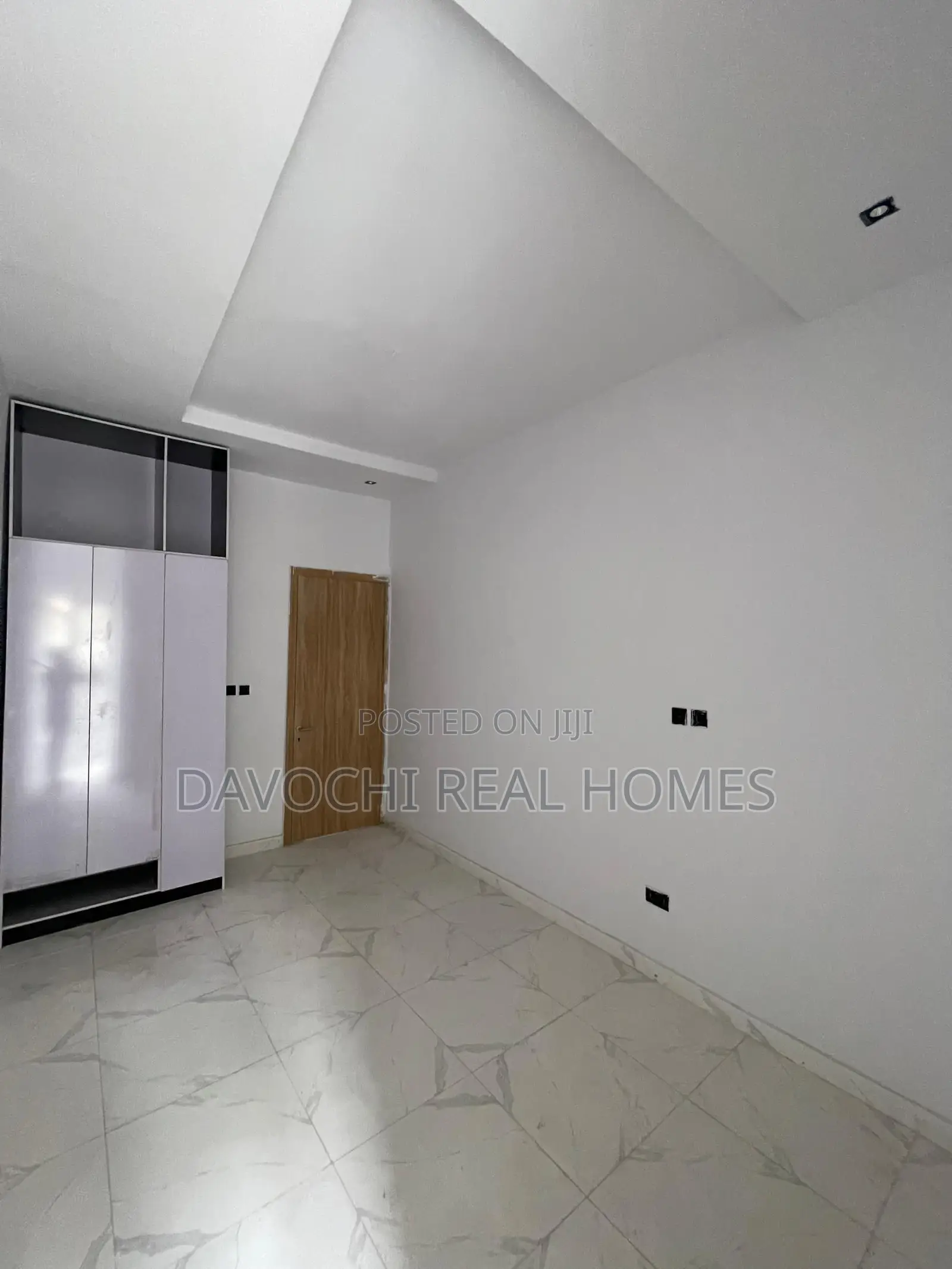 4bdrm Duplex in Ikota for sale