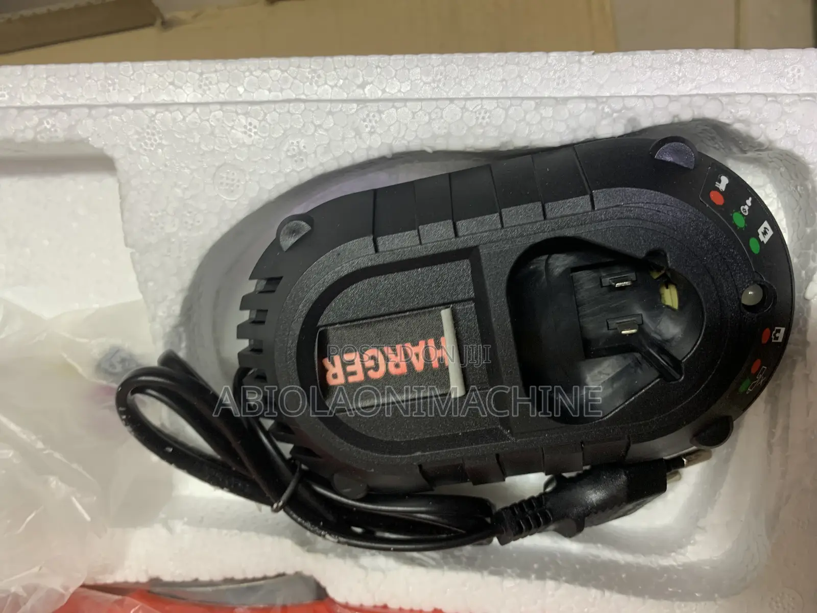 Rechargeable Round Cutting Machine – Wireless Fabric Cutter