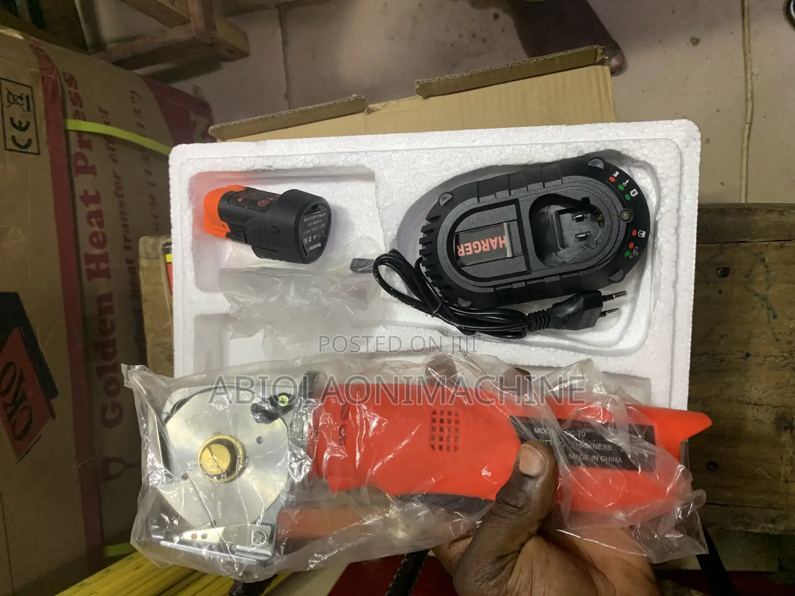 Rechargeable Round Cutting Machine – Wireless Fabric Cutter