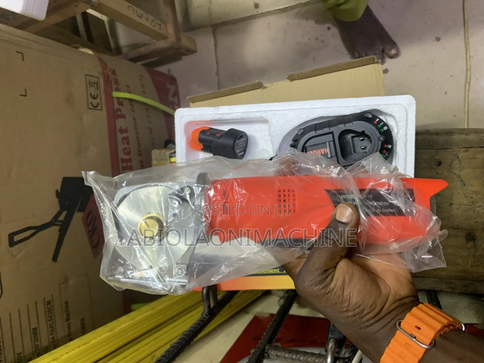Rechargeable Round Cutting Machine – Wireless Fabric Cutter