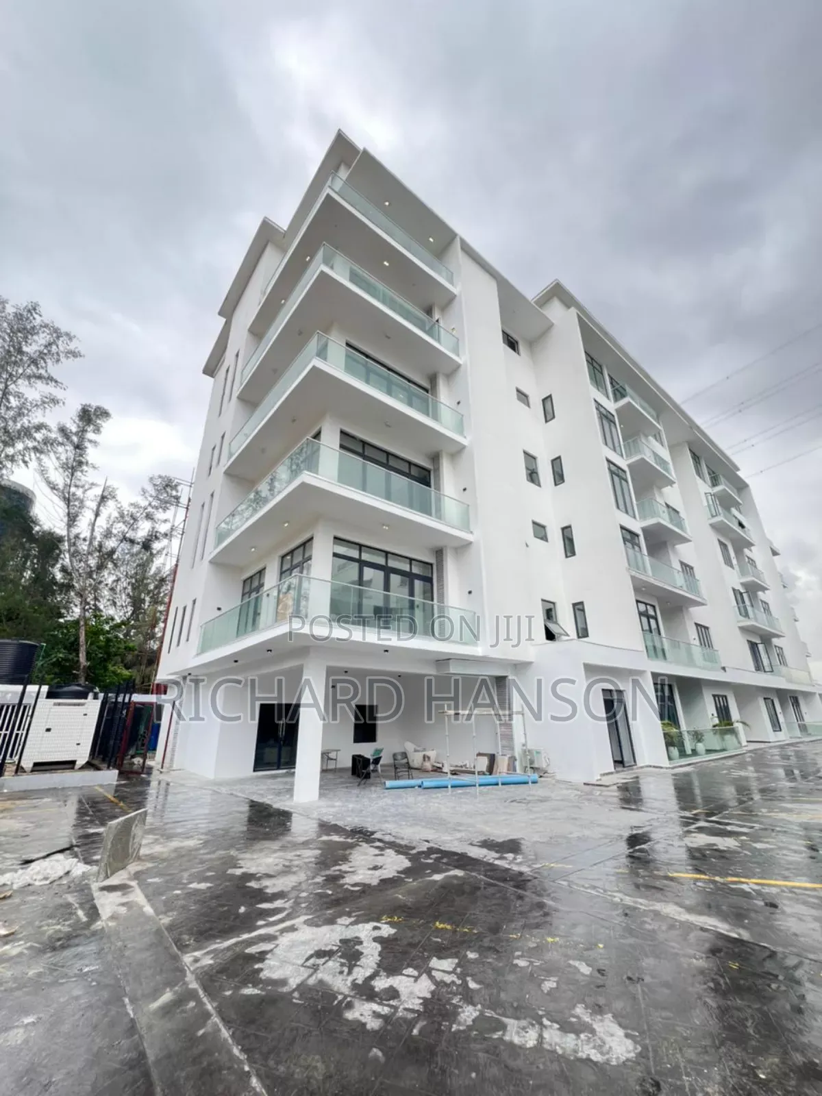 3bdrm Apartment in Inside Banana Island for sale