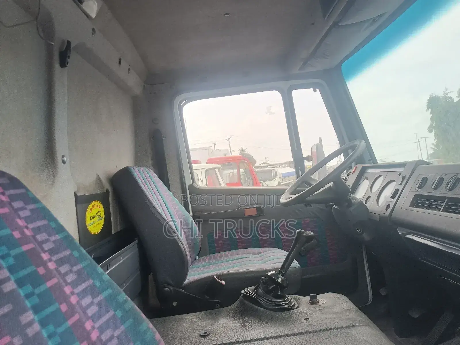 Mercedes Benz 814 Container Truck German Craftsmanship 7tons Capacity