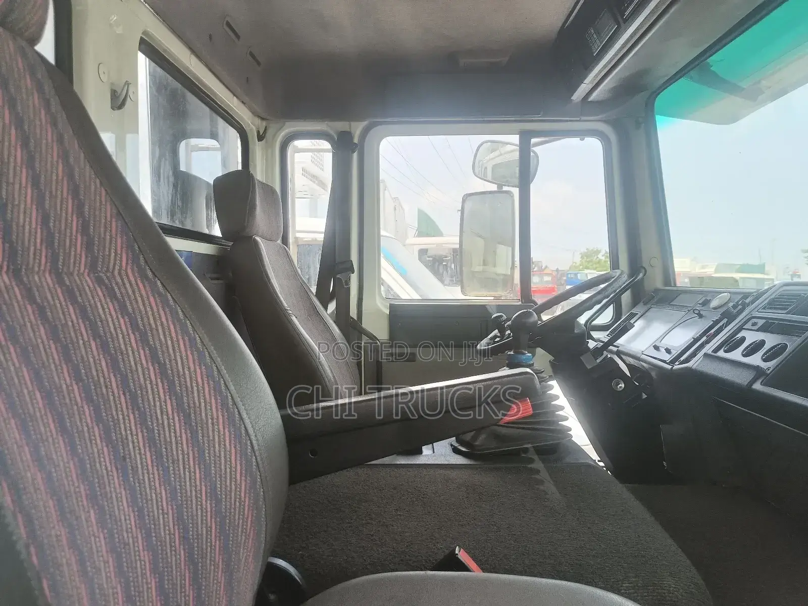 Volvo Refrigerator Truck With Lift Gate and Sound Cooling Unit Europe