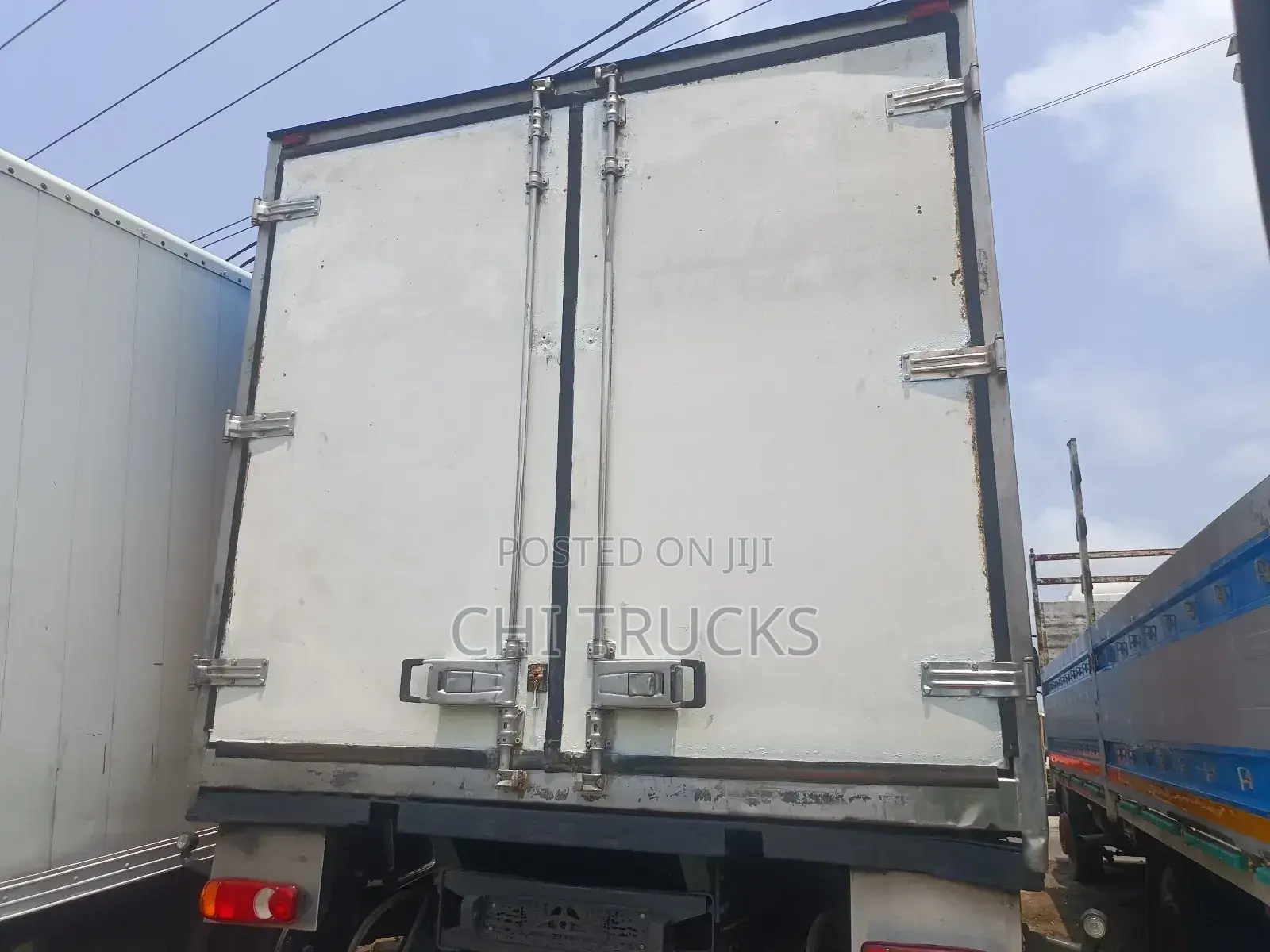 Volvo Refrigerator Truck With Lift Gate and Sound Cooling Unit Europe